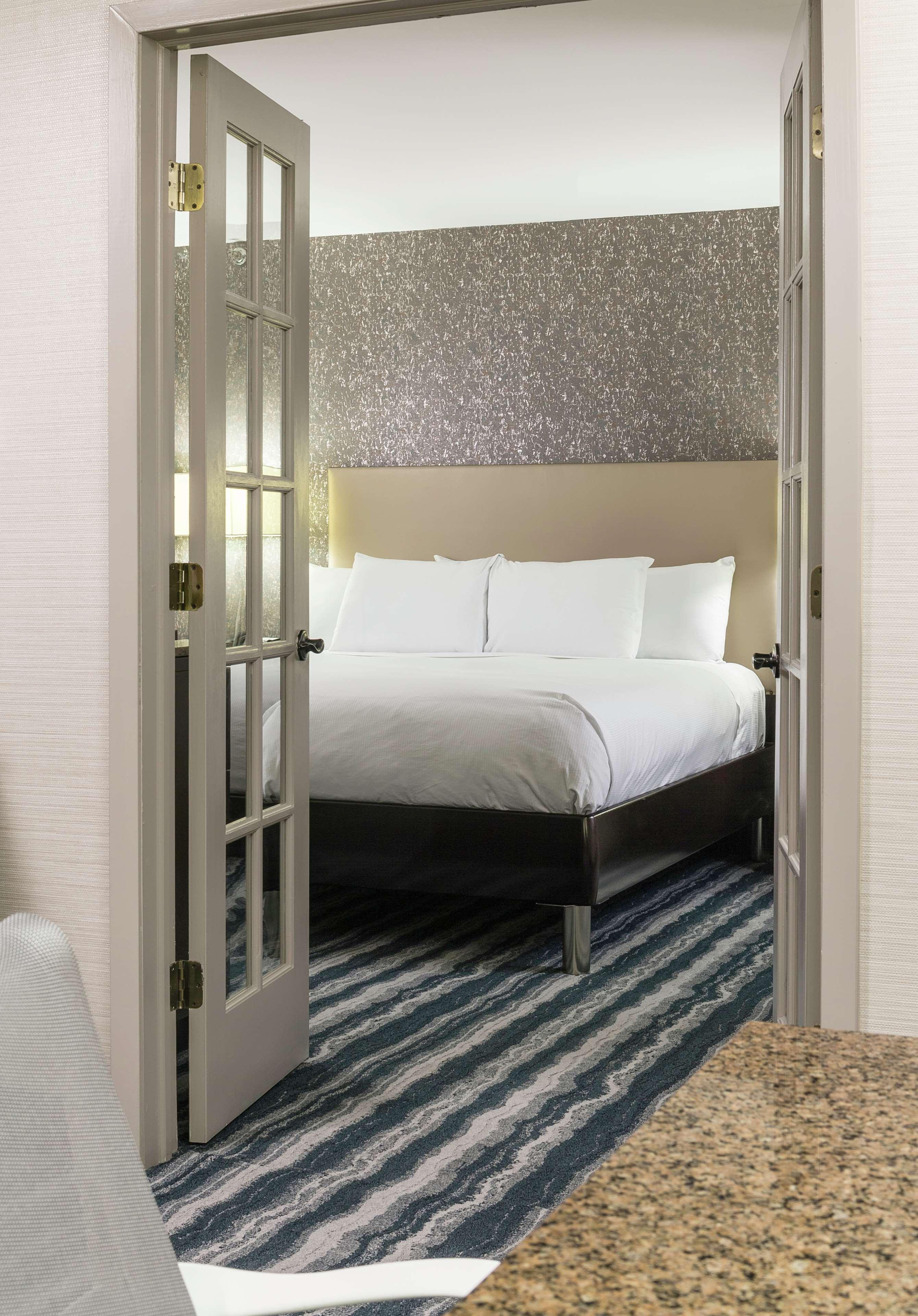 Suite Deluxe King Bed