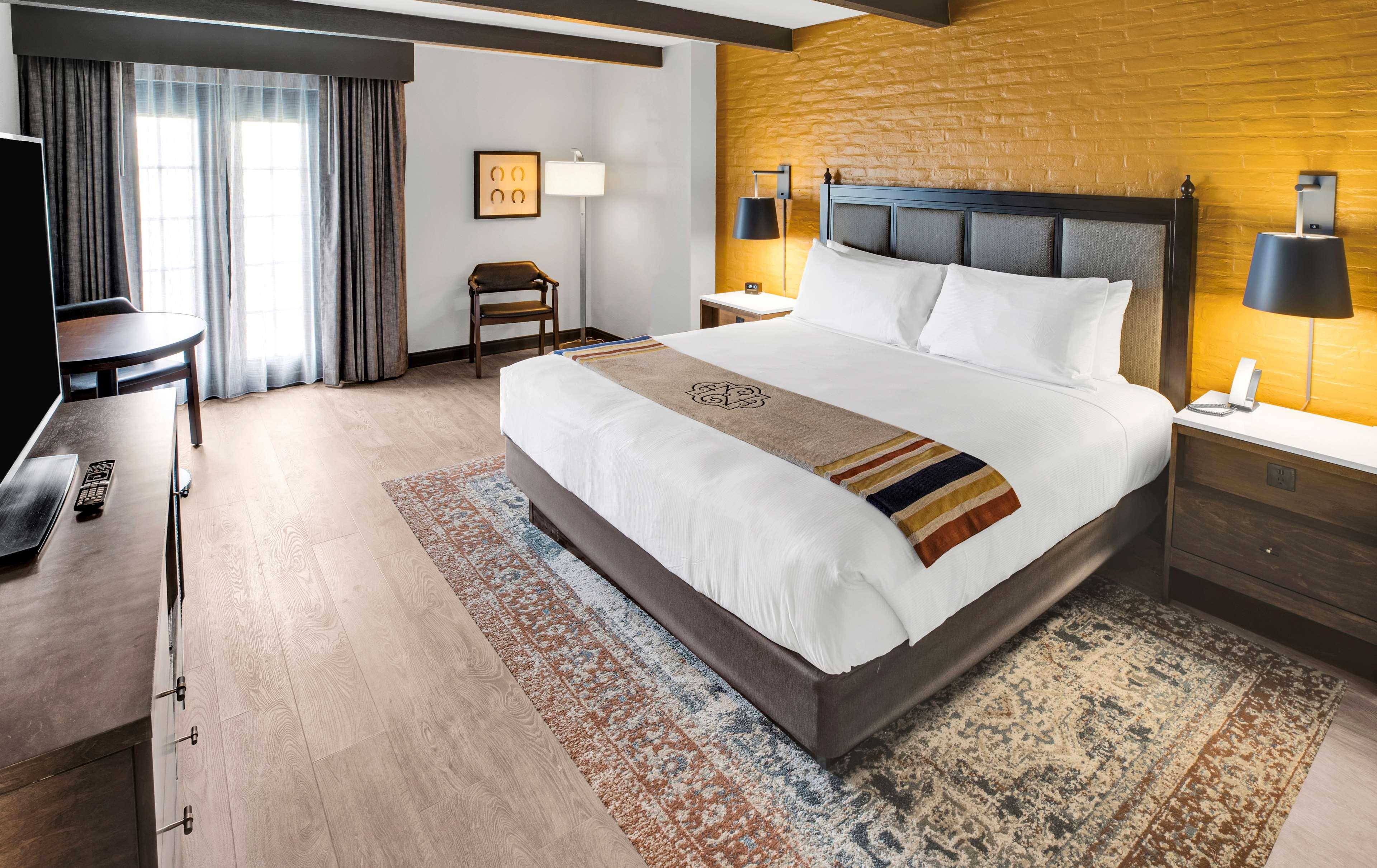 Suite King Bed One Bedroom 