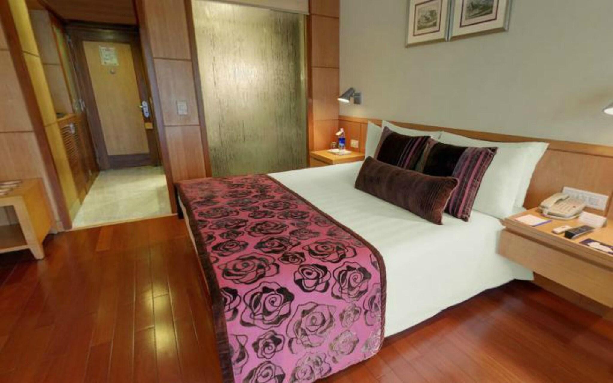 Double Club Queen Bed