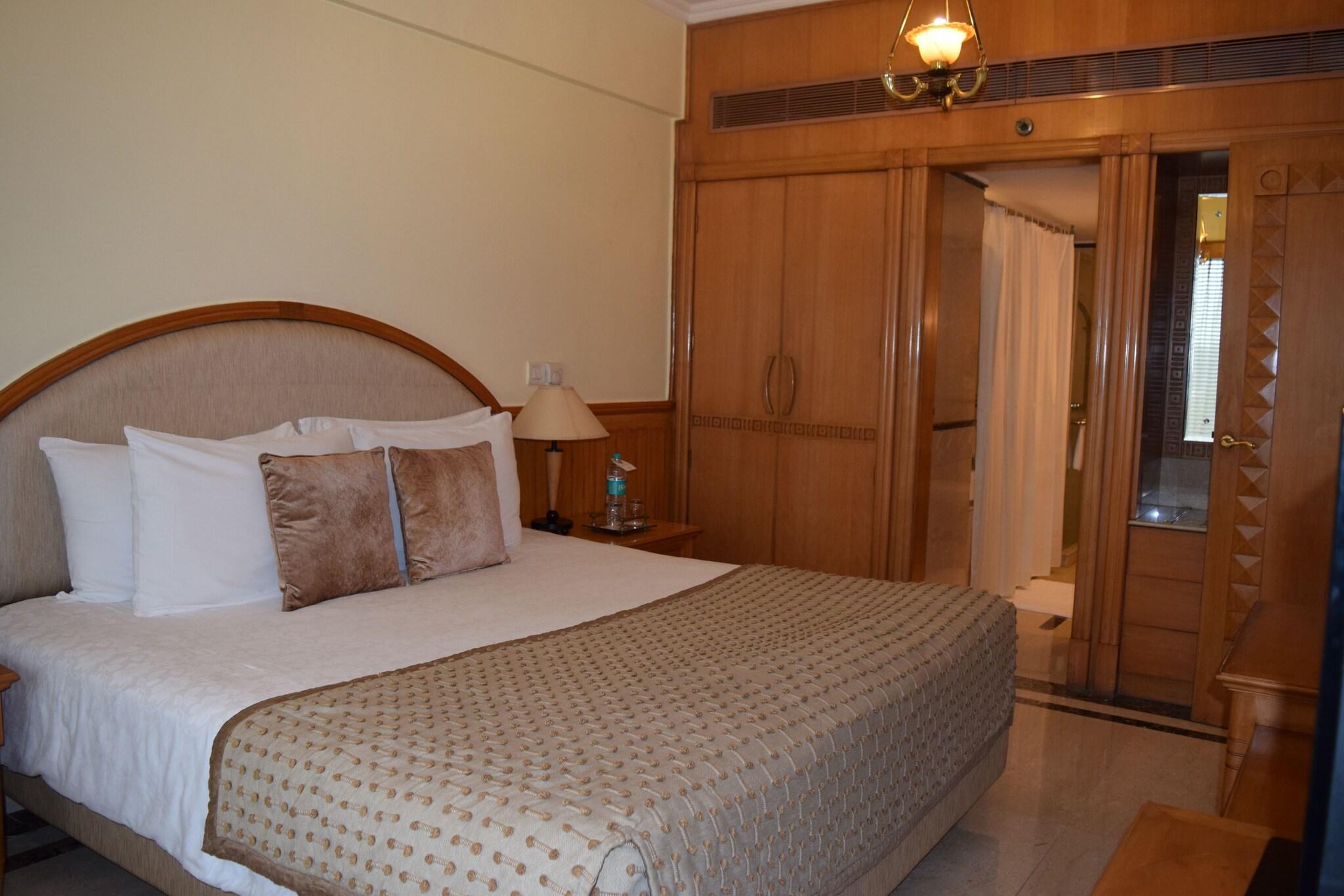 Double Club Queen Bed