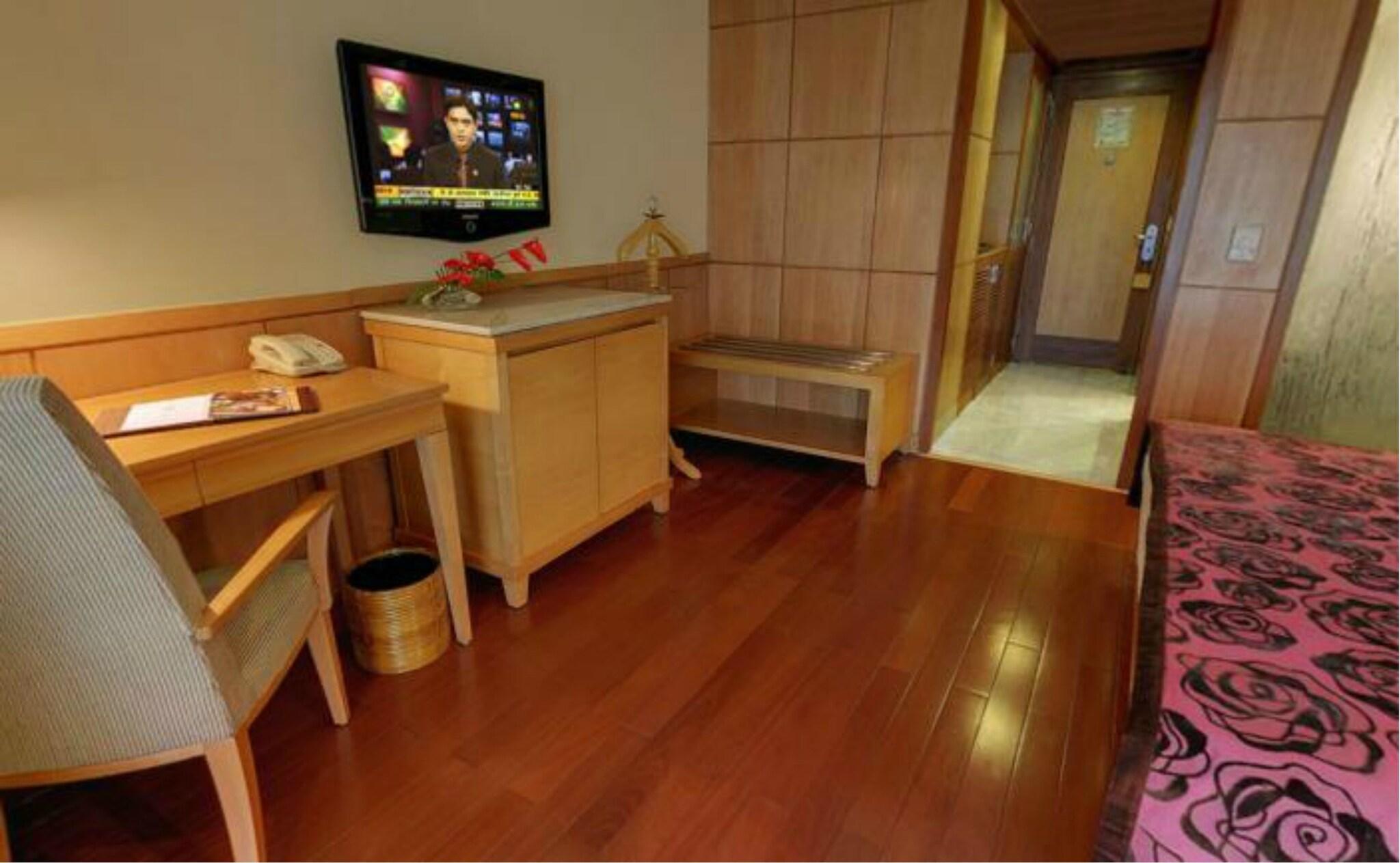 Double Club Queen Bed