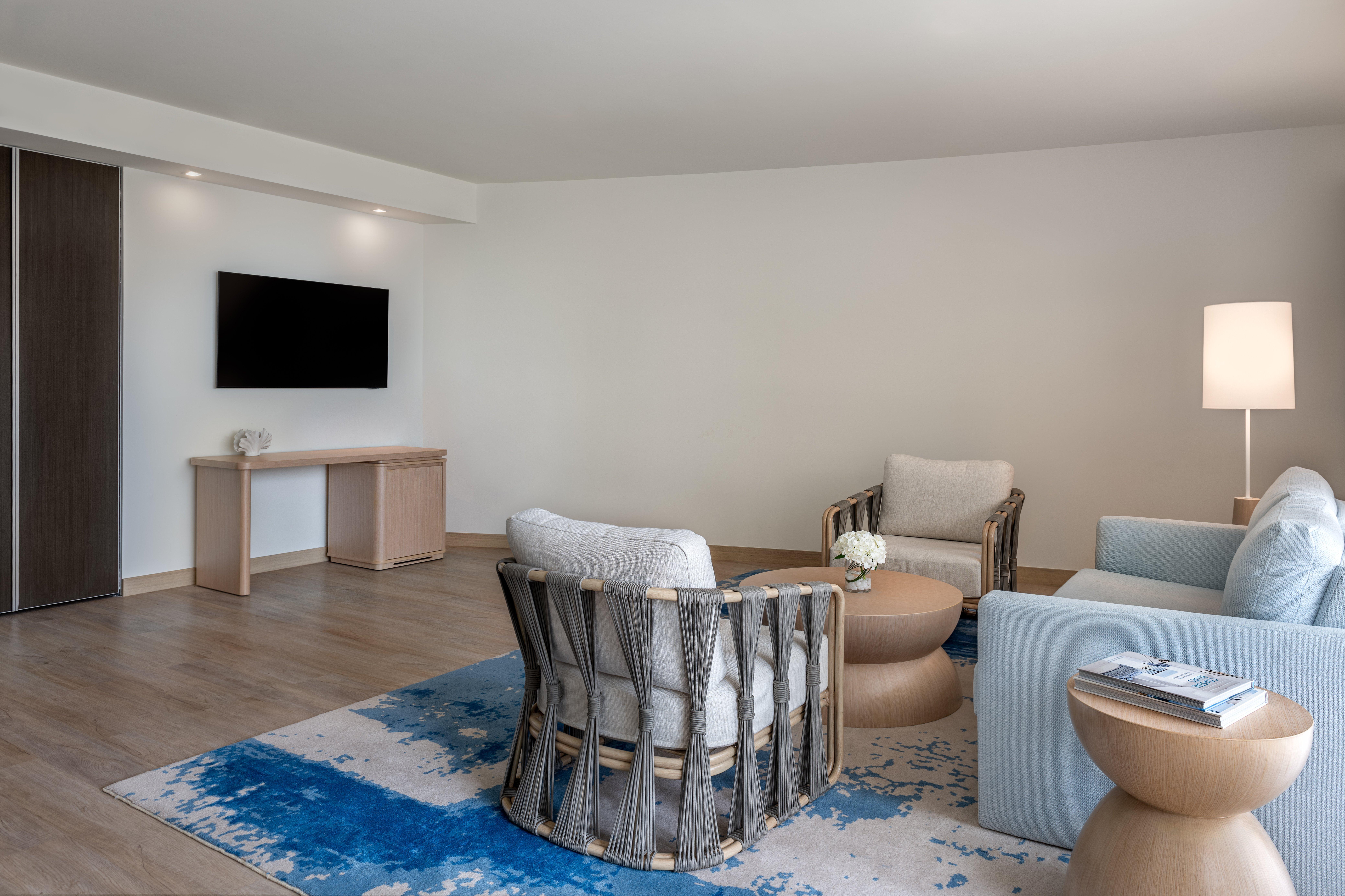 Suite with Balcony with Views