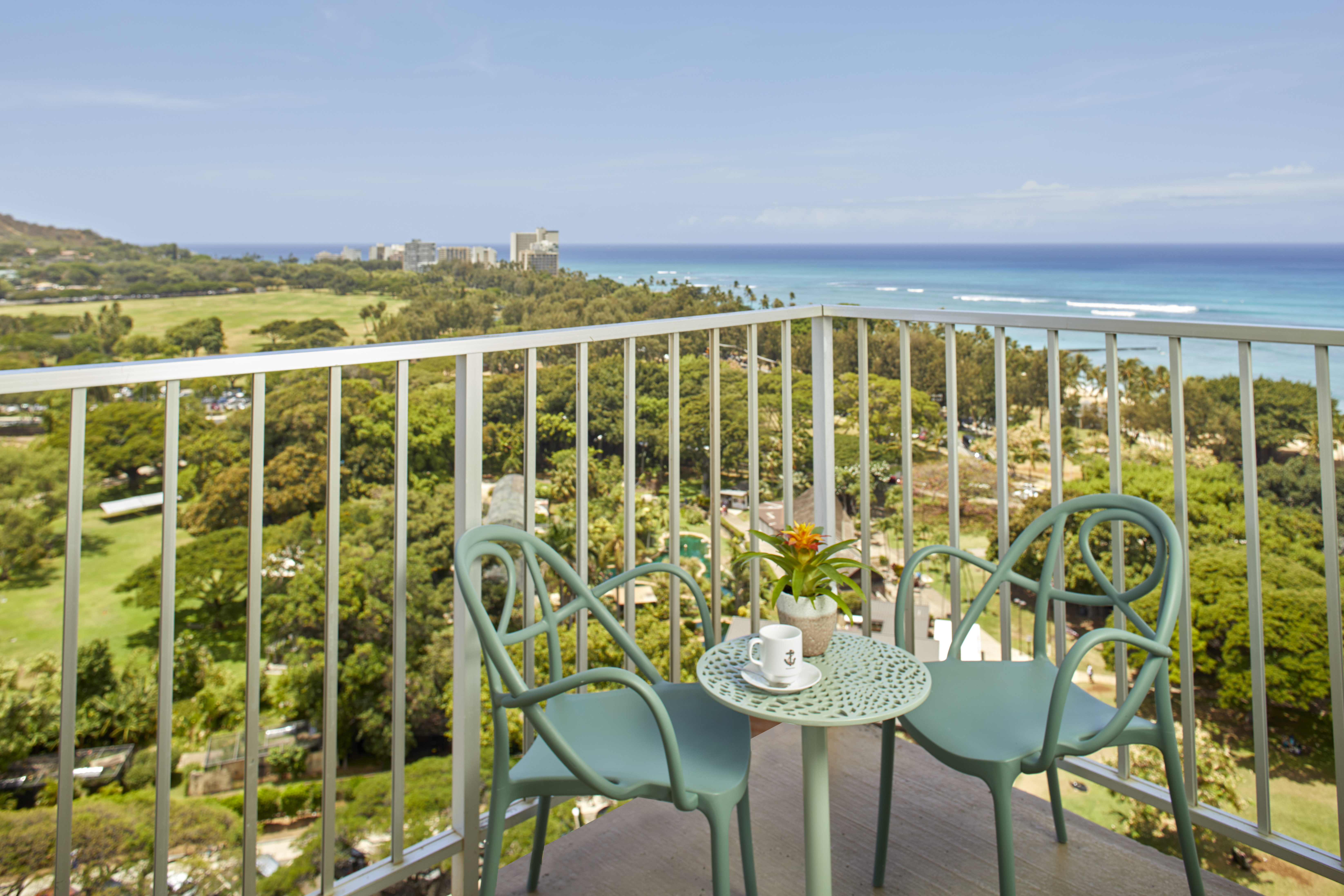 Double Ocean View Queen Bed