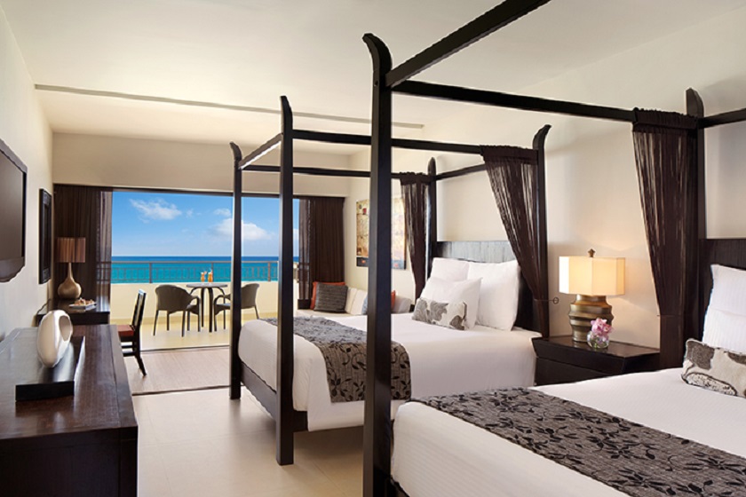Junior Suite Ocean Front Two Double Beds