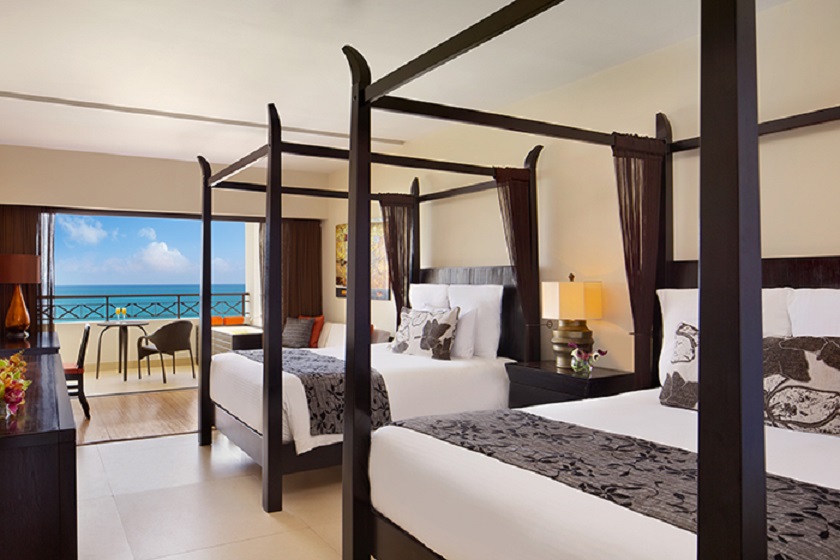 Junior Suite Club Two Queen Beds