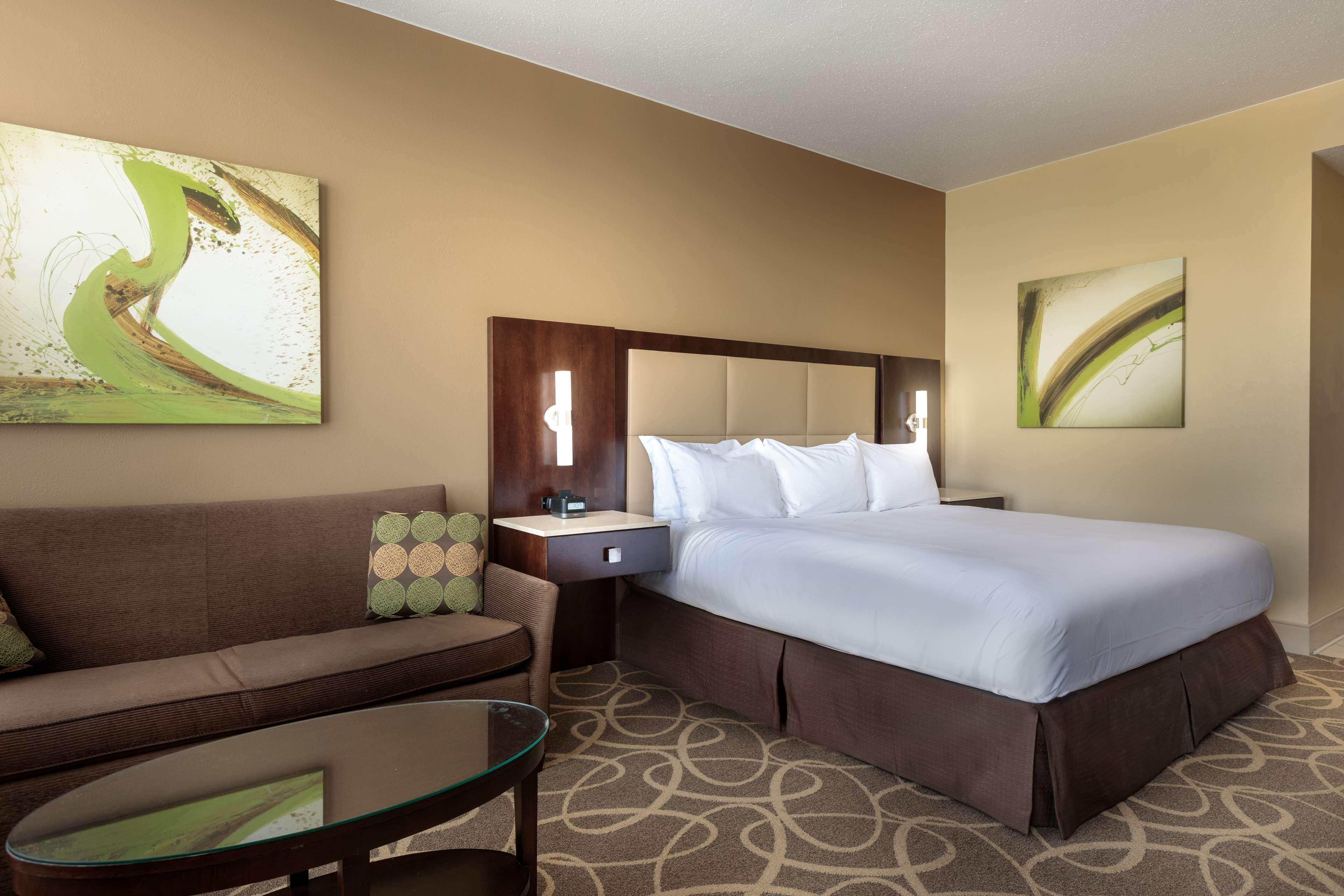 Double Deluxe King Bed