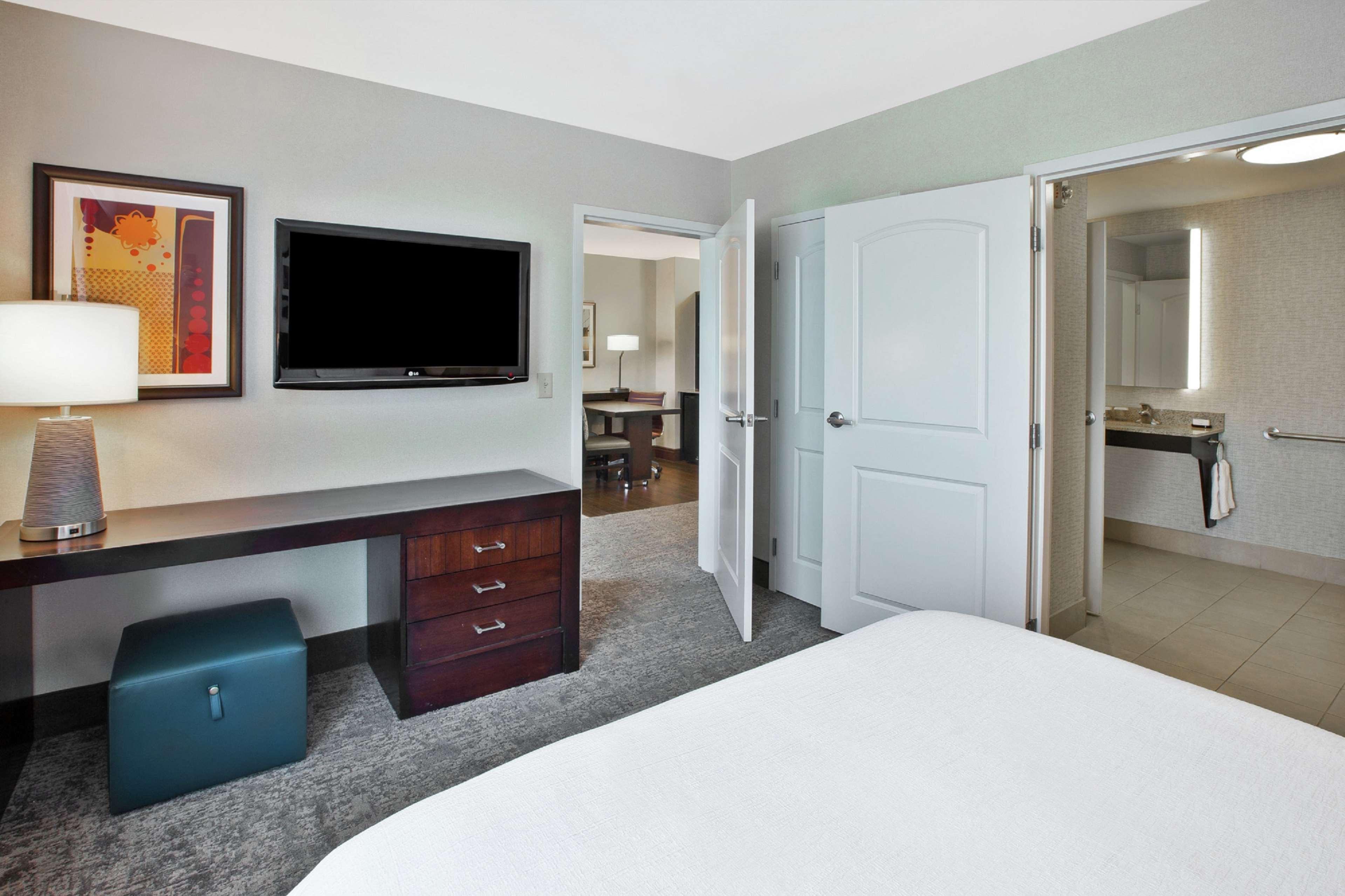 Suite Accessible-queen Size Bed