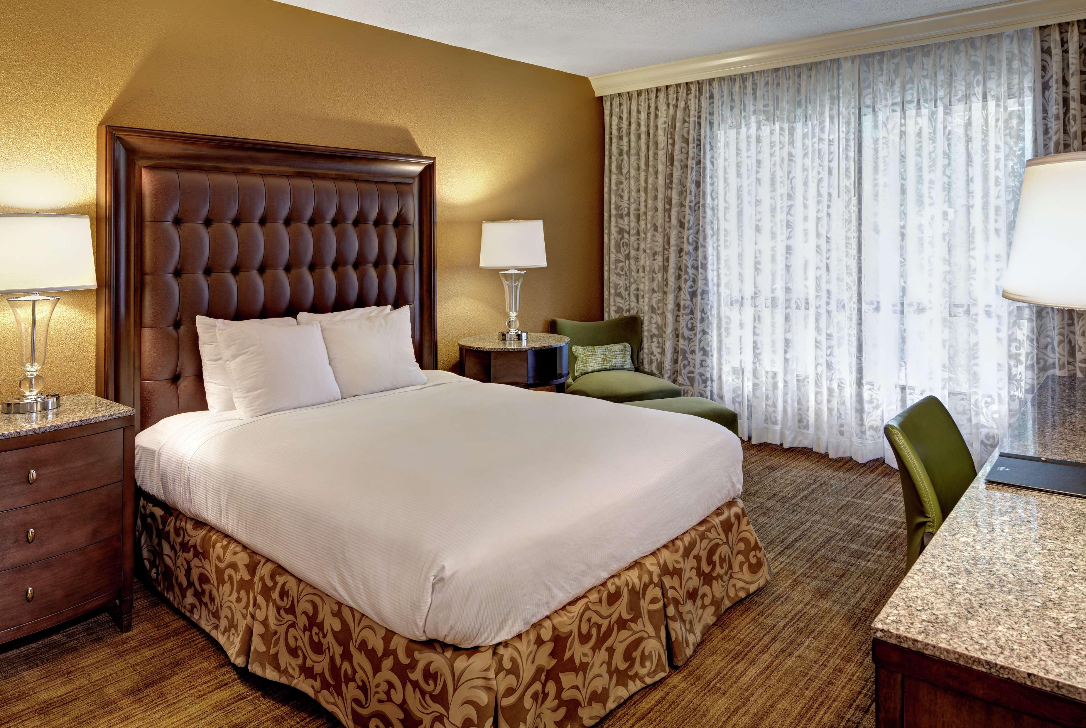 Junior Suite Queen Size Bed