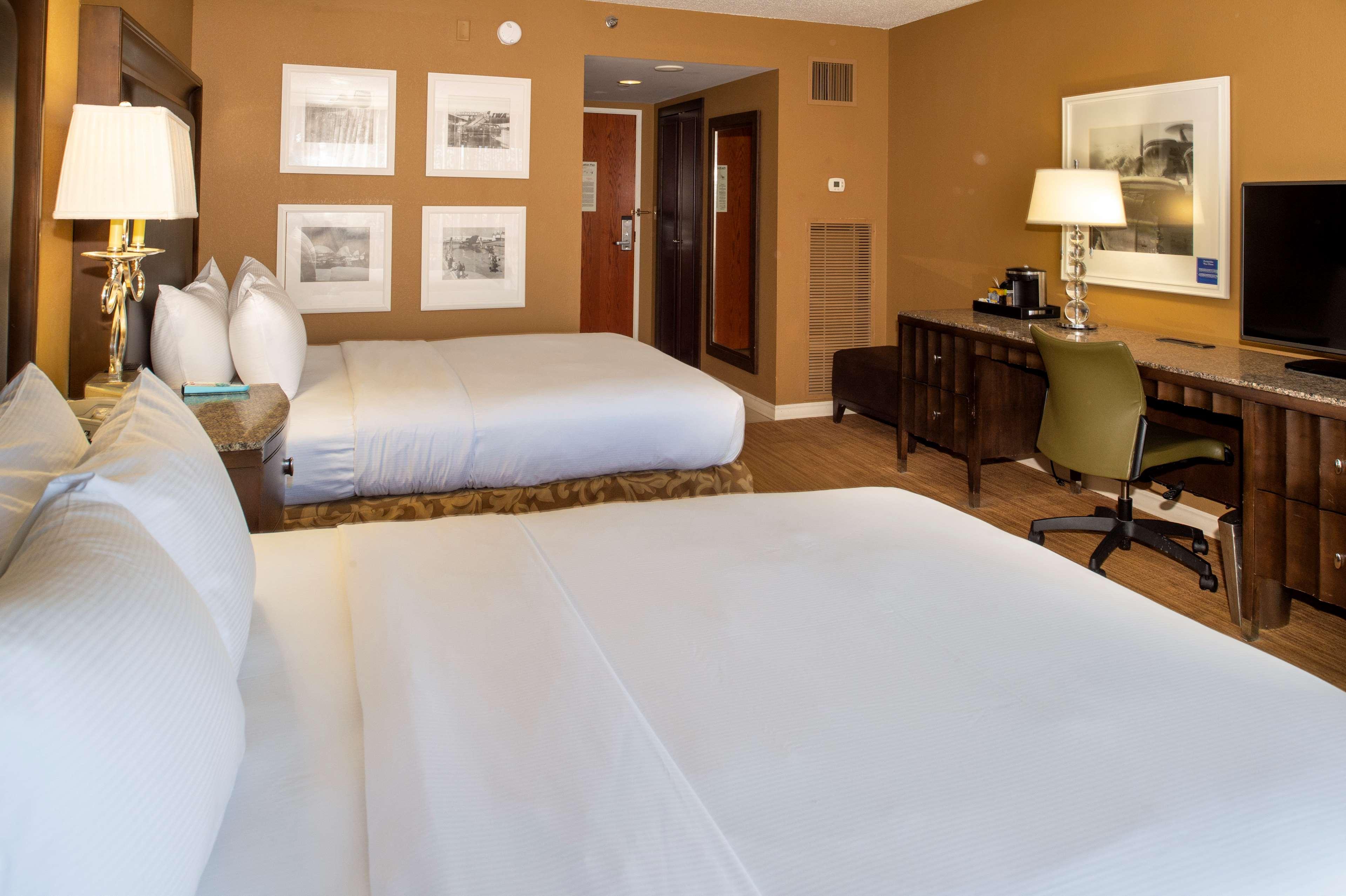 Double Deluxe Queen Bed