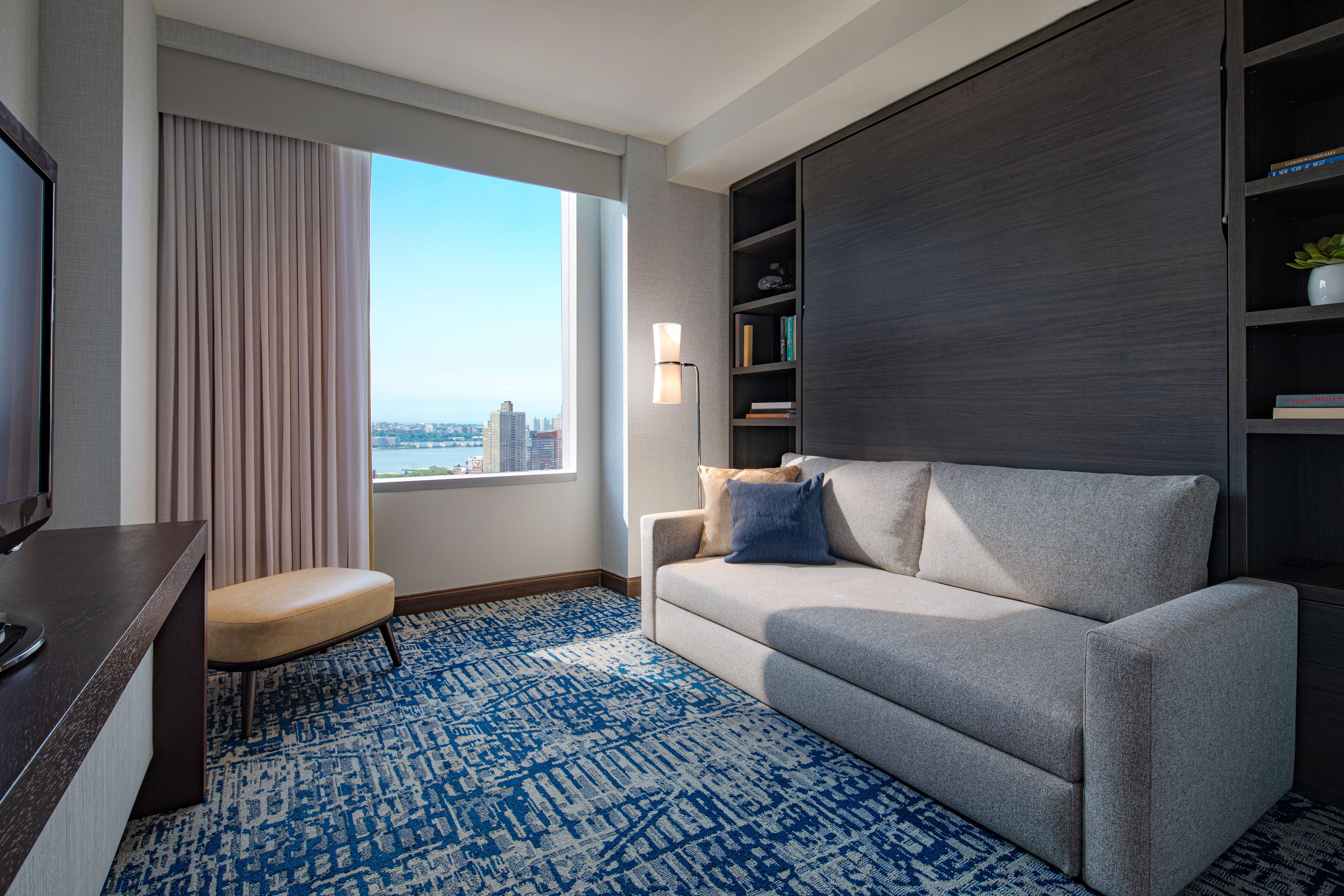 Suite King Size Bed