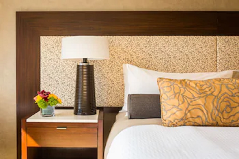 Suite King Size Bed