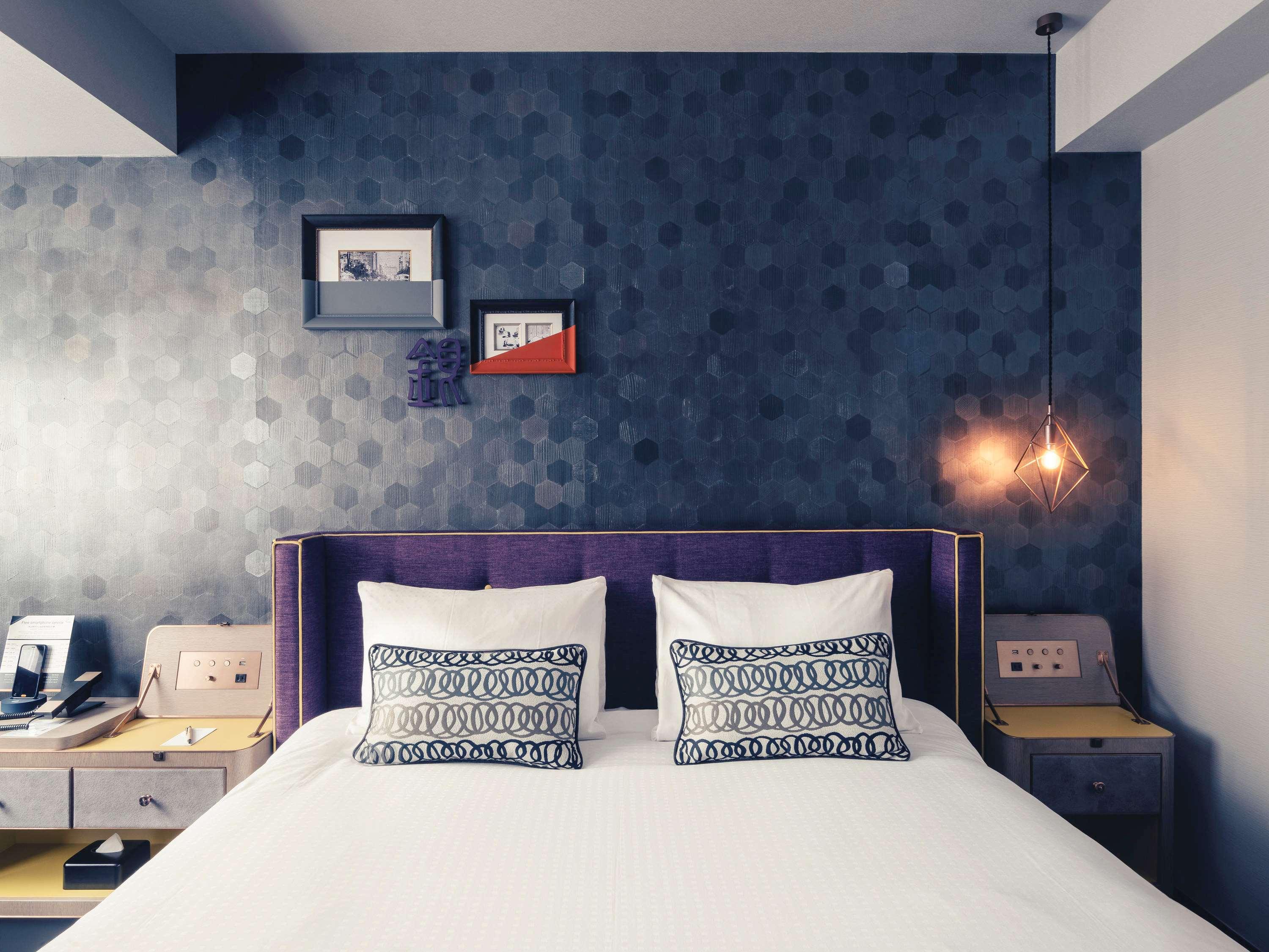 Double Deluxe Queen Bed