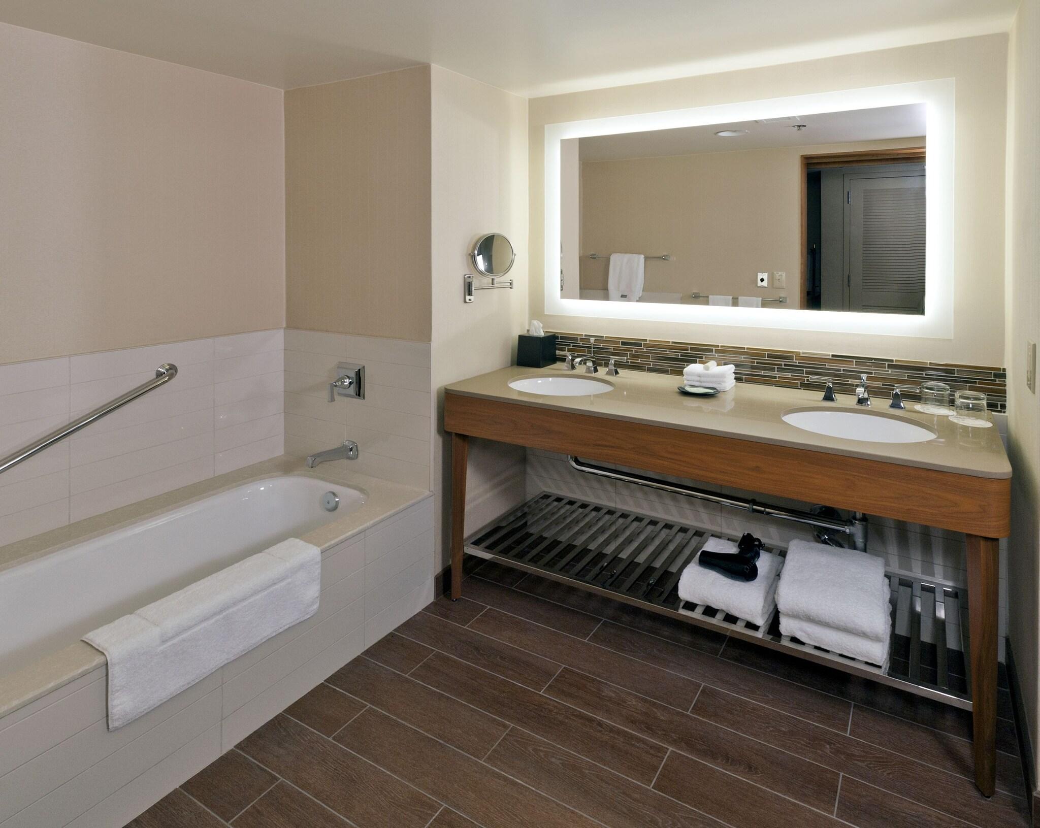 Double Deluxe Pool View