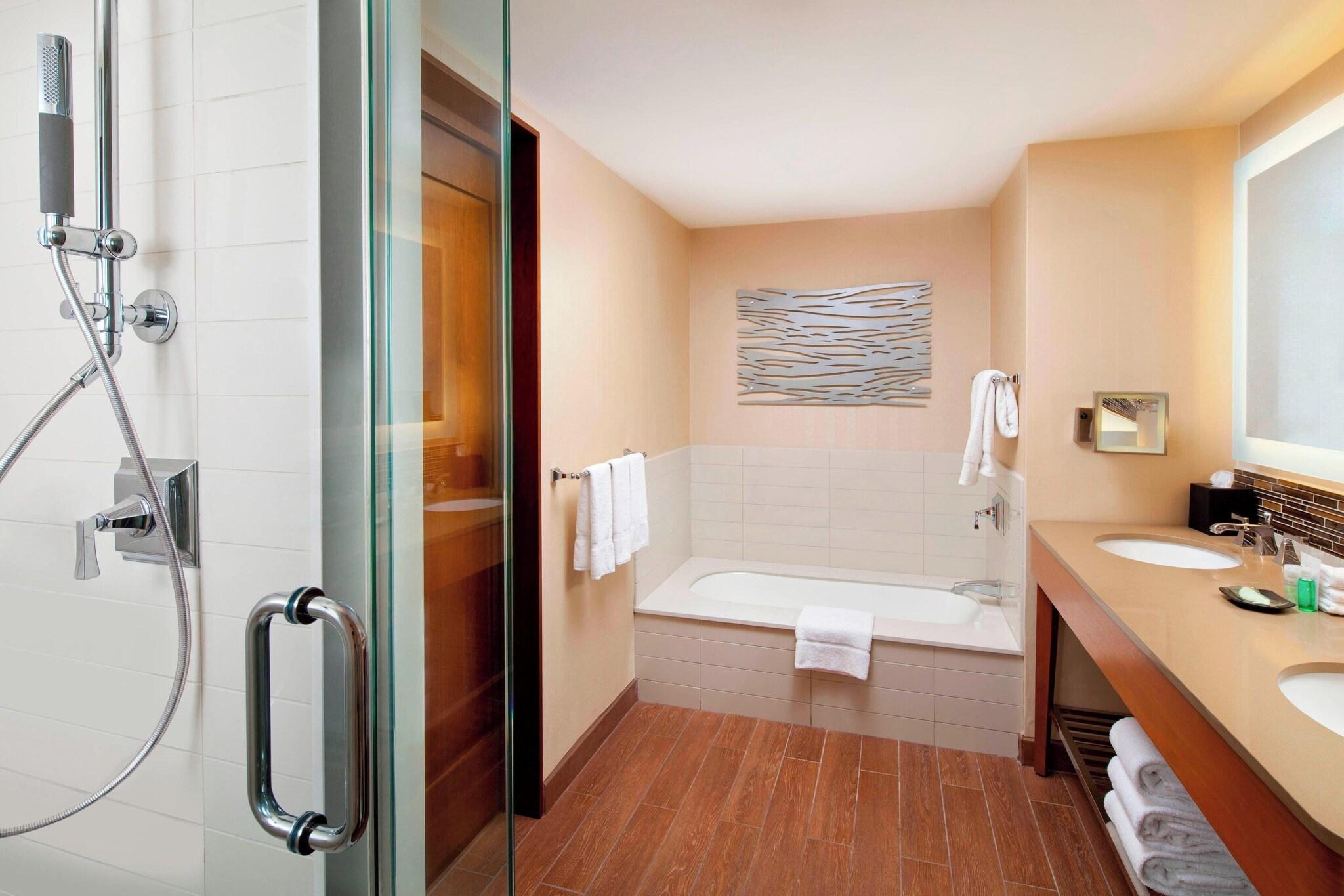 Double Deluxe Pool View