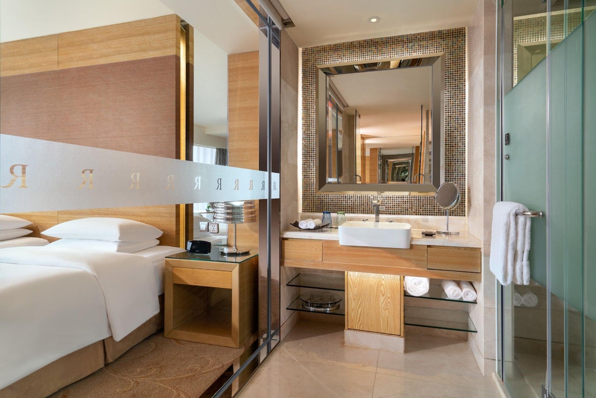 Double Club King Bed