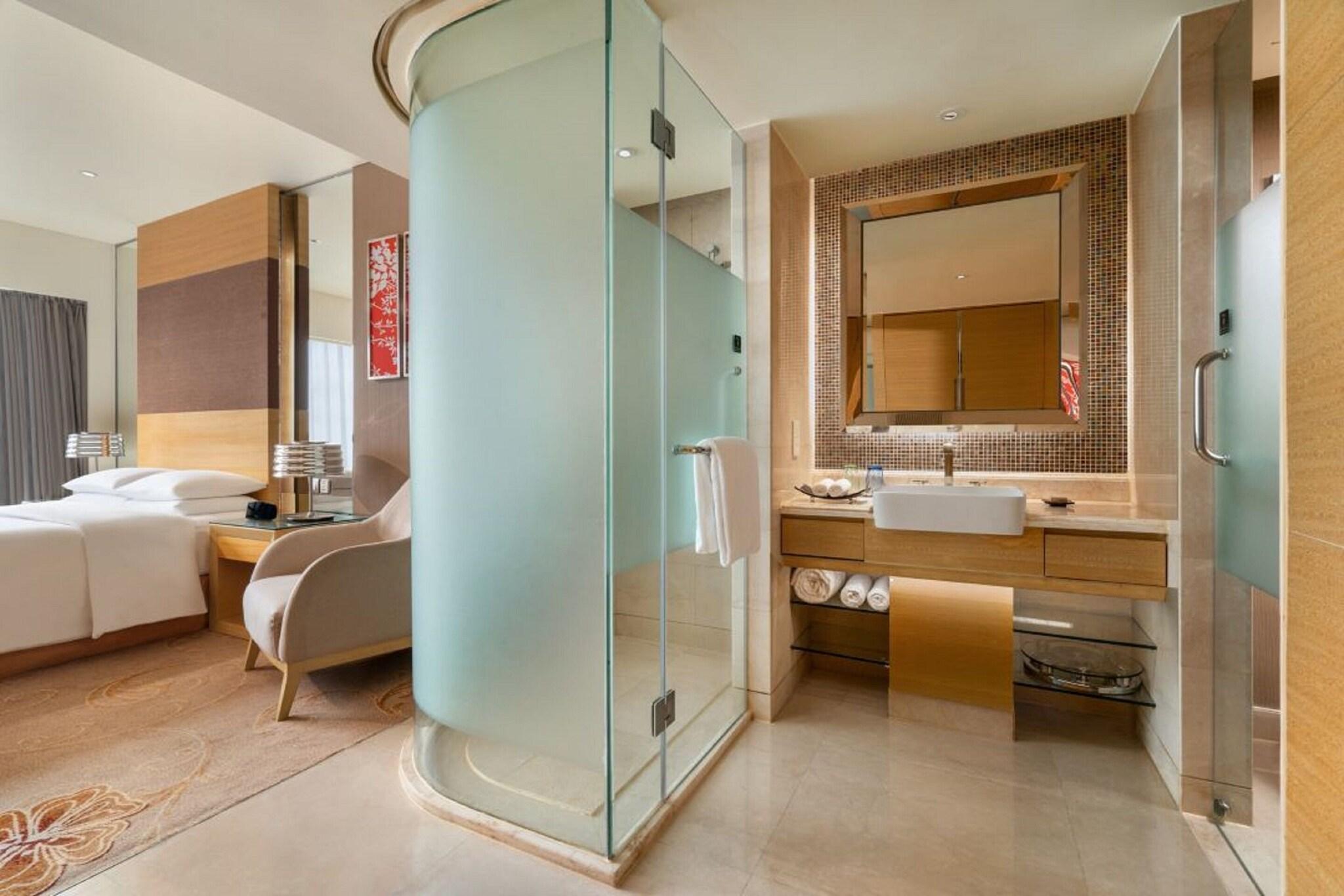 Double Deluxe King Bed