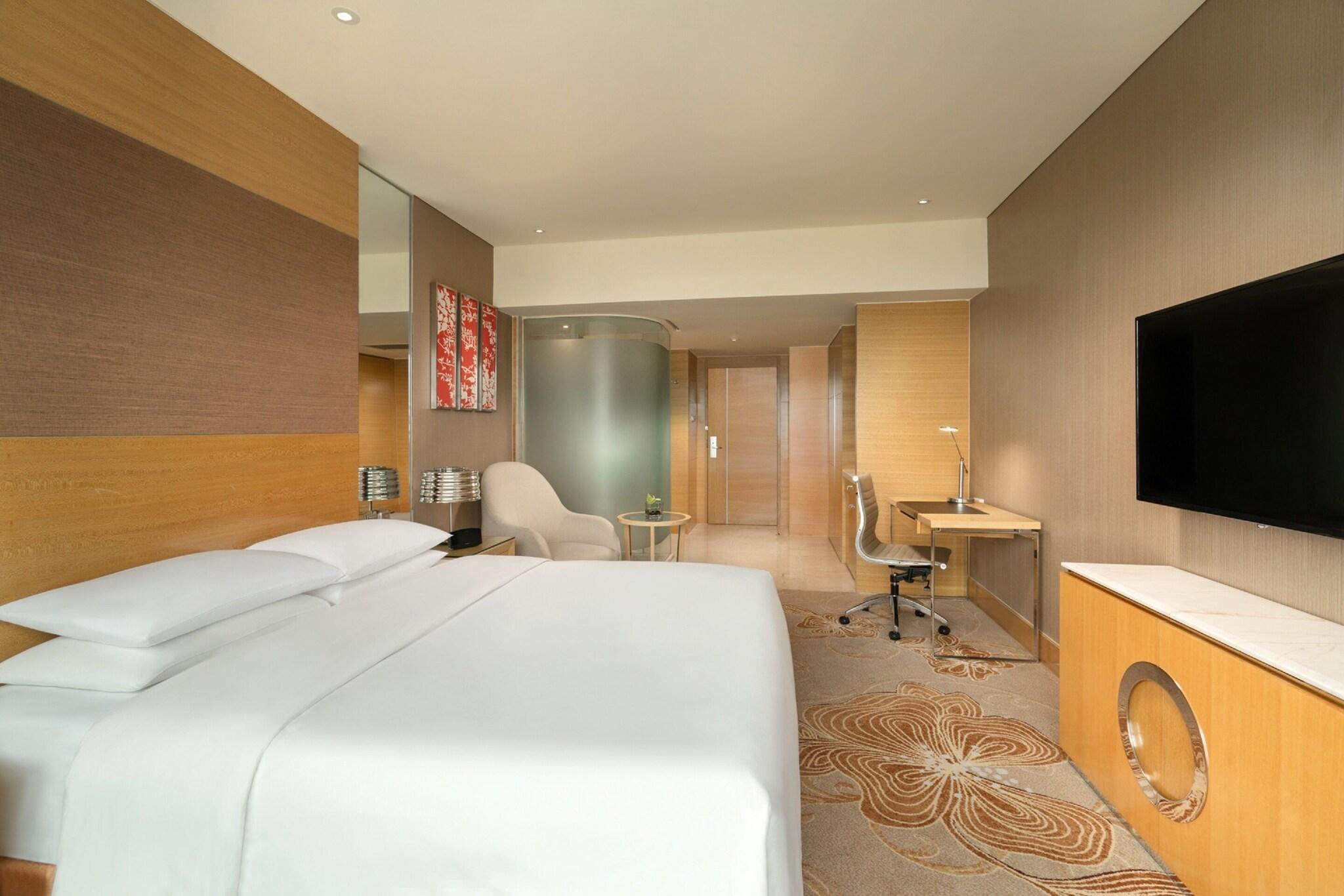 Double Deluxe King Bed