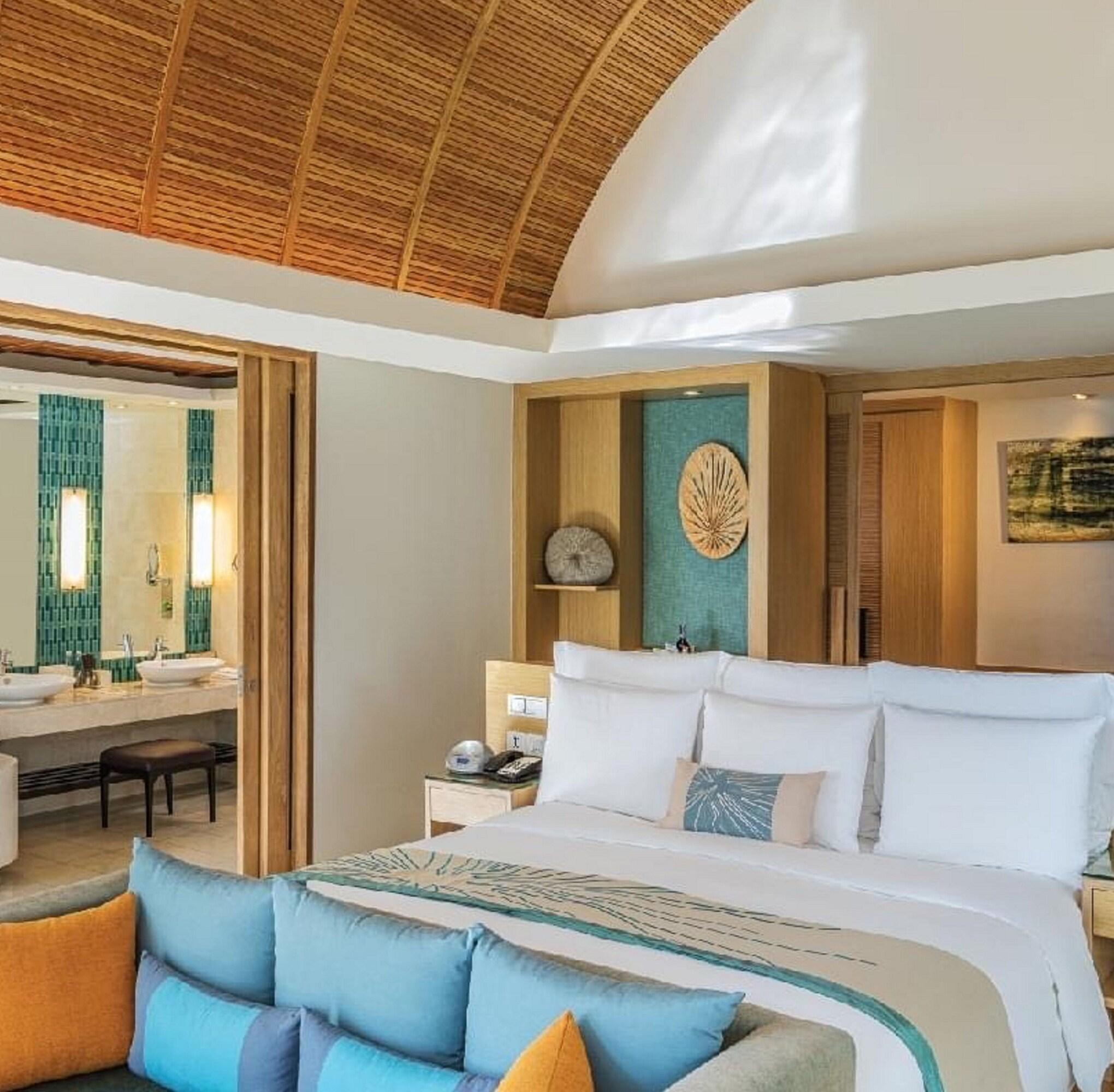 Villa Ocean Front King Bed