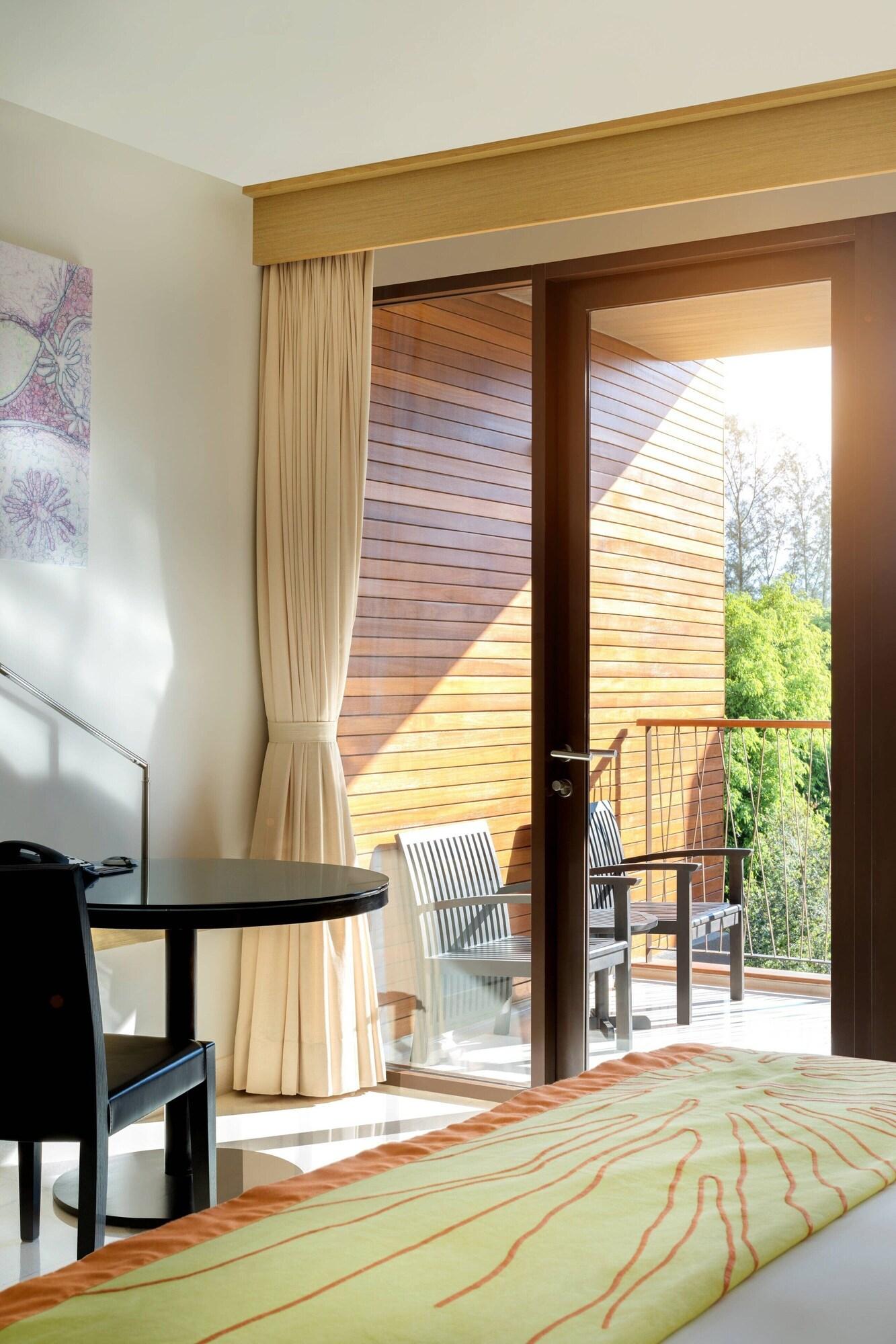 Double Garden View King Bed