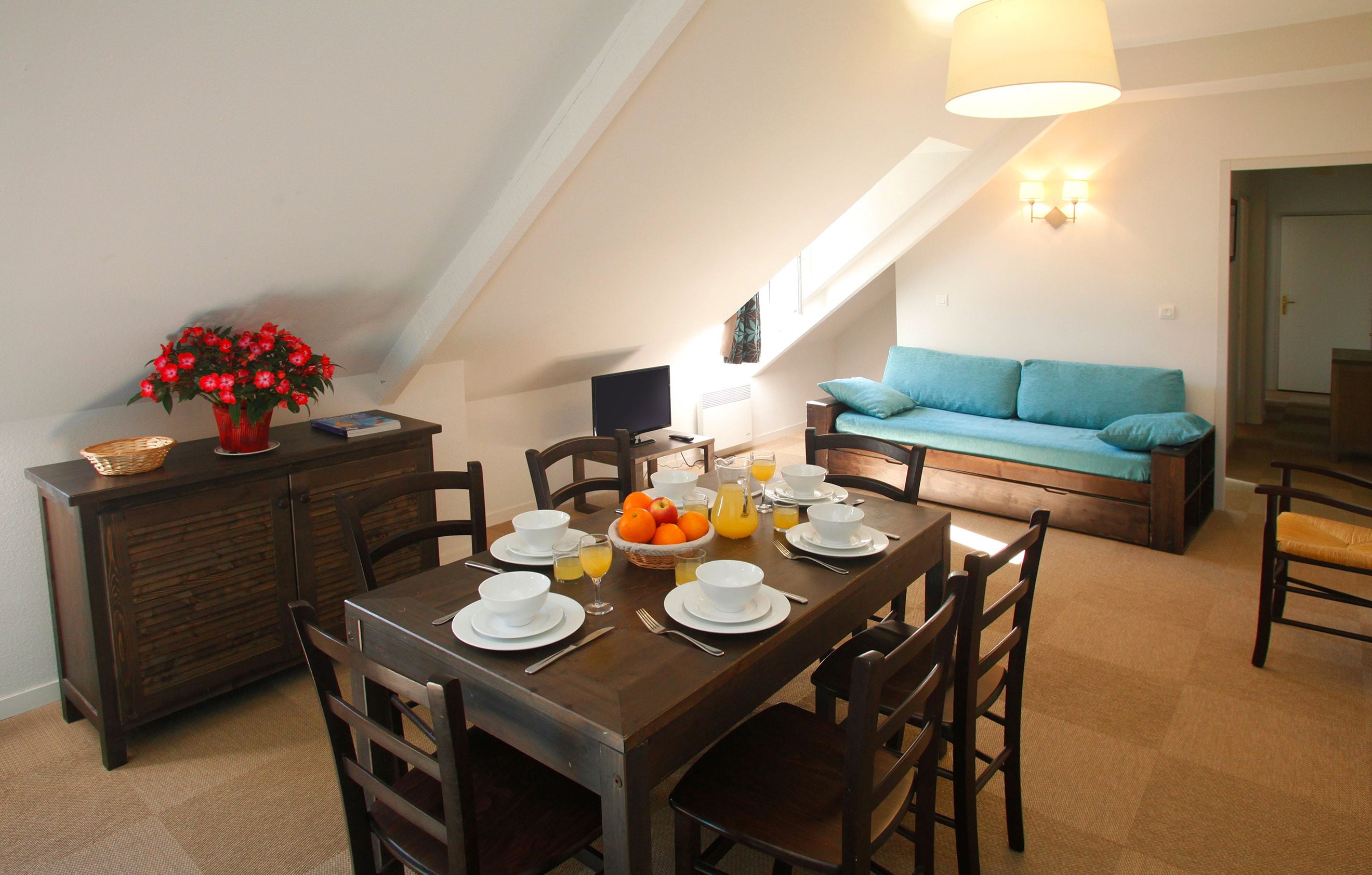 Apartment Three Bedrooms One Bathroom