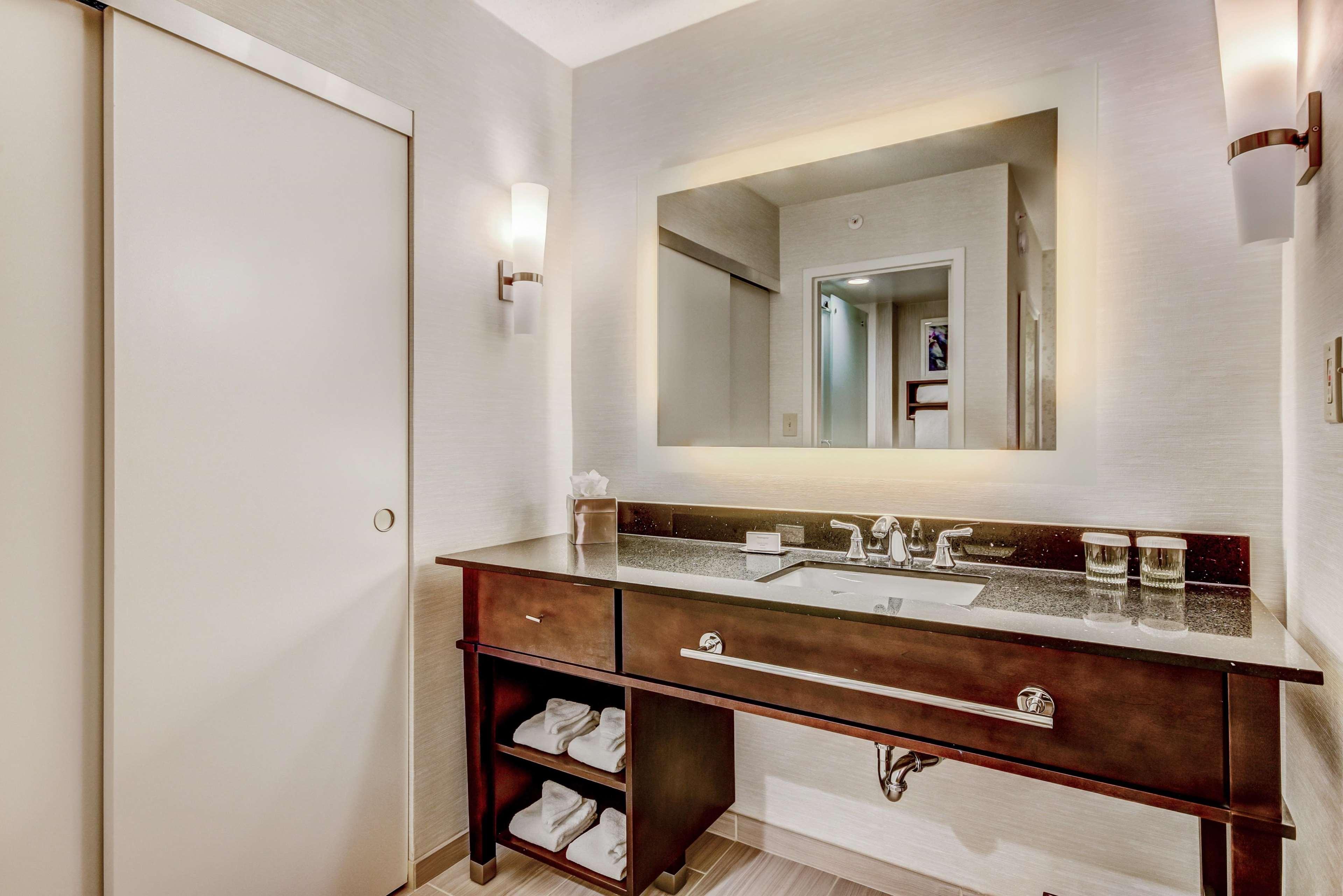 Studio Two Queen Beds Non Smoking