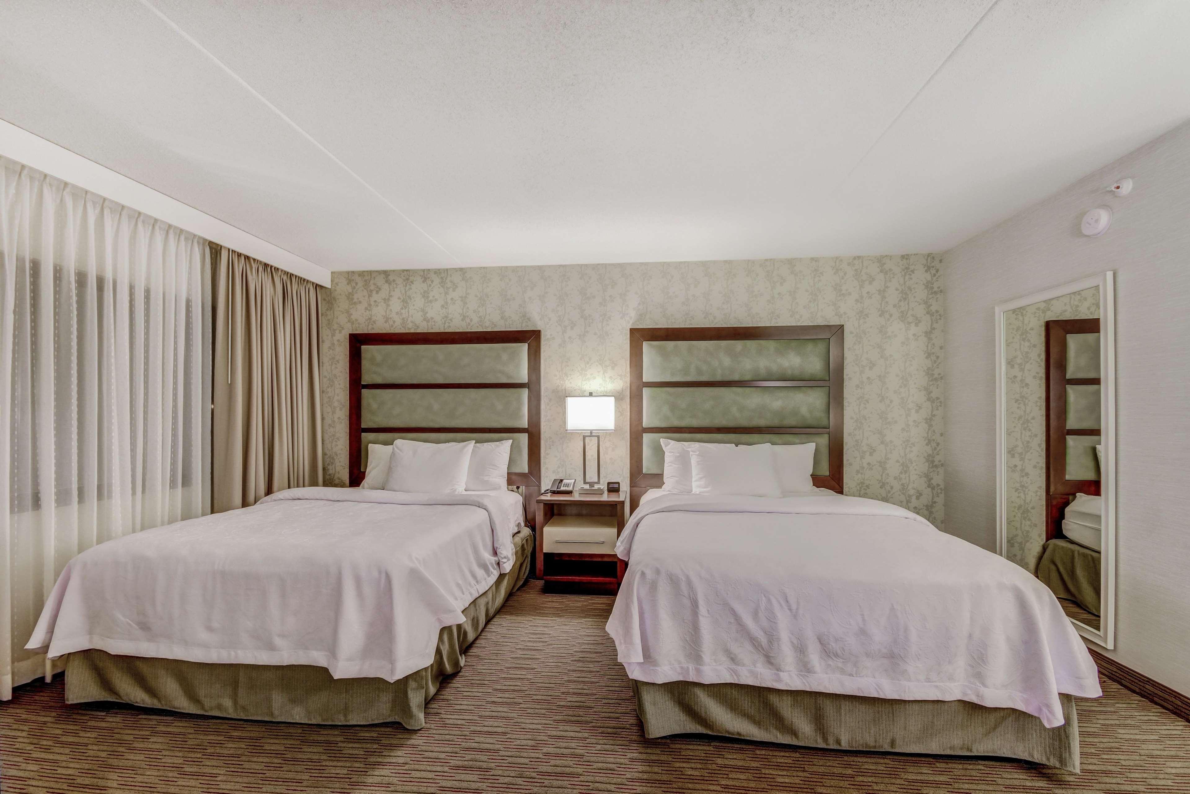 Studio Two Queen Beds Non Smoking