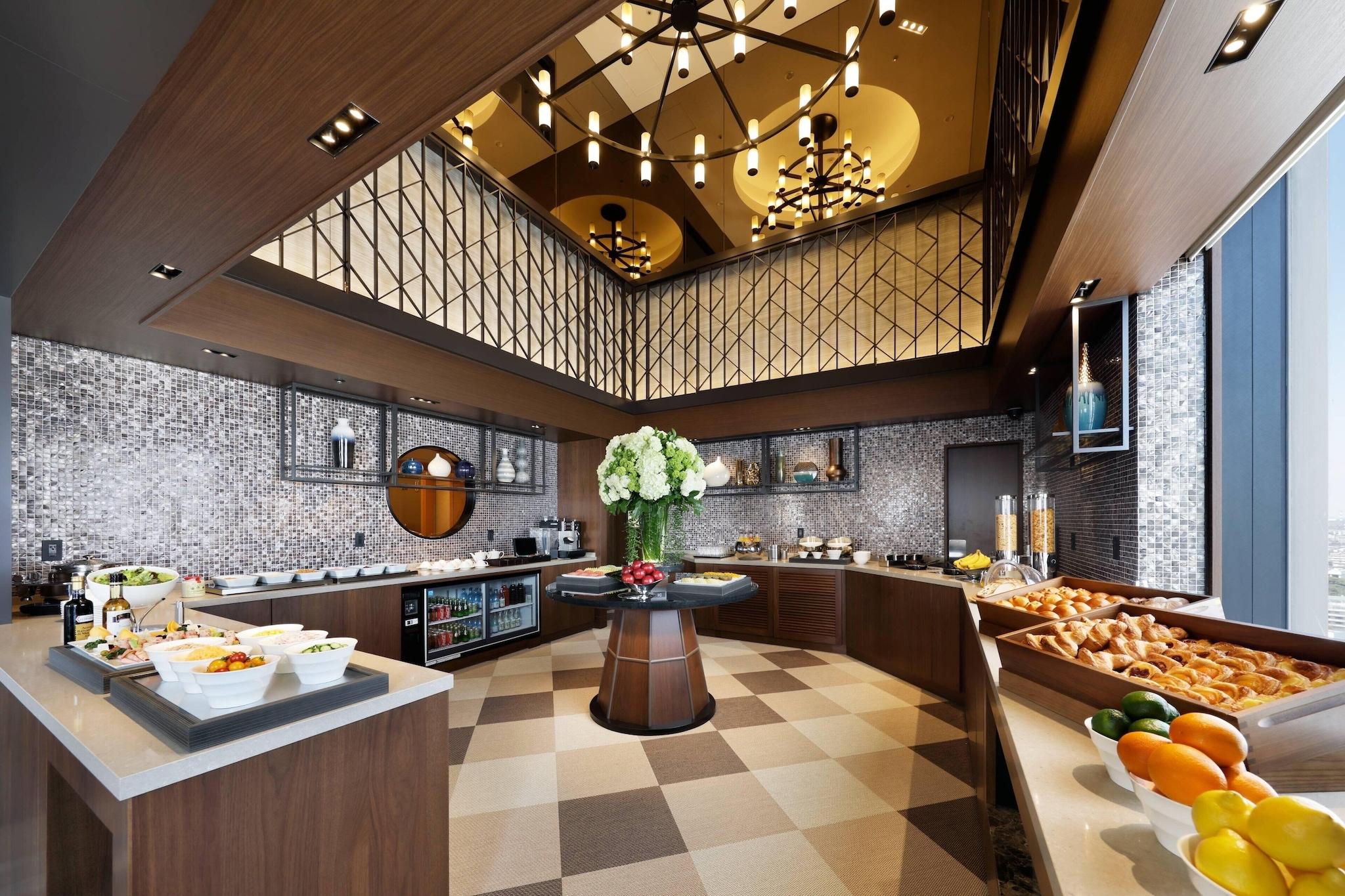 Double Club King Bed