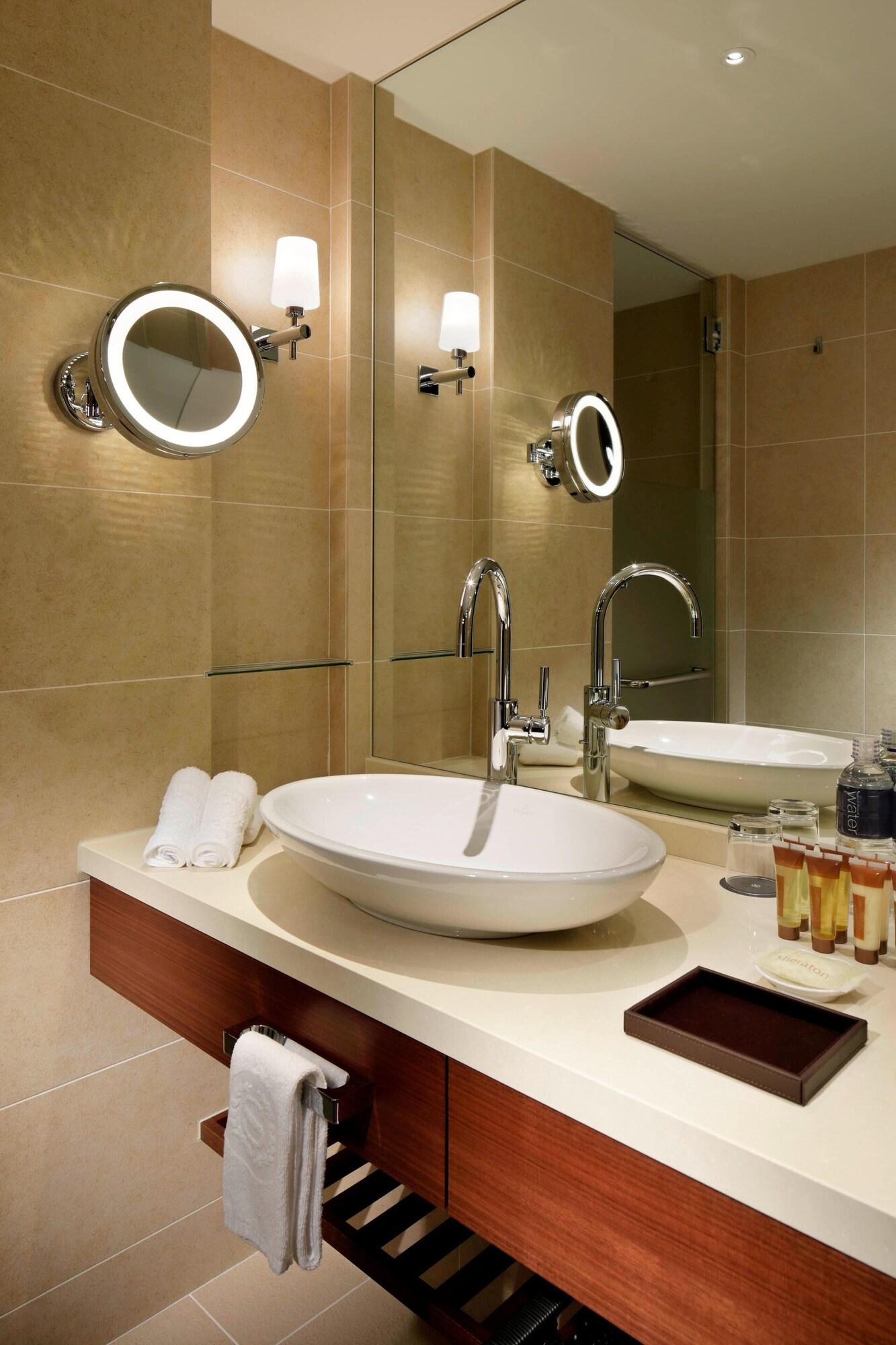 Double Club King Bed