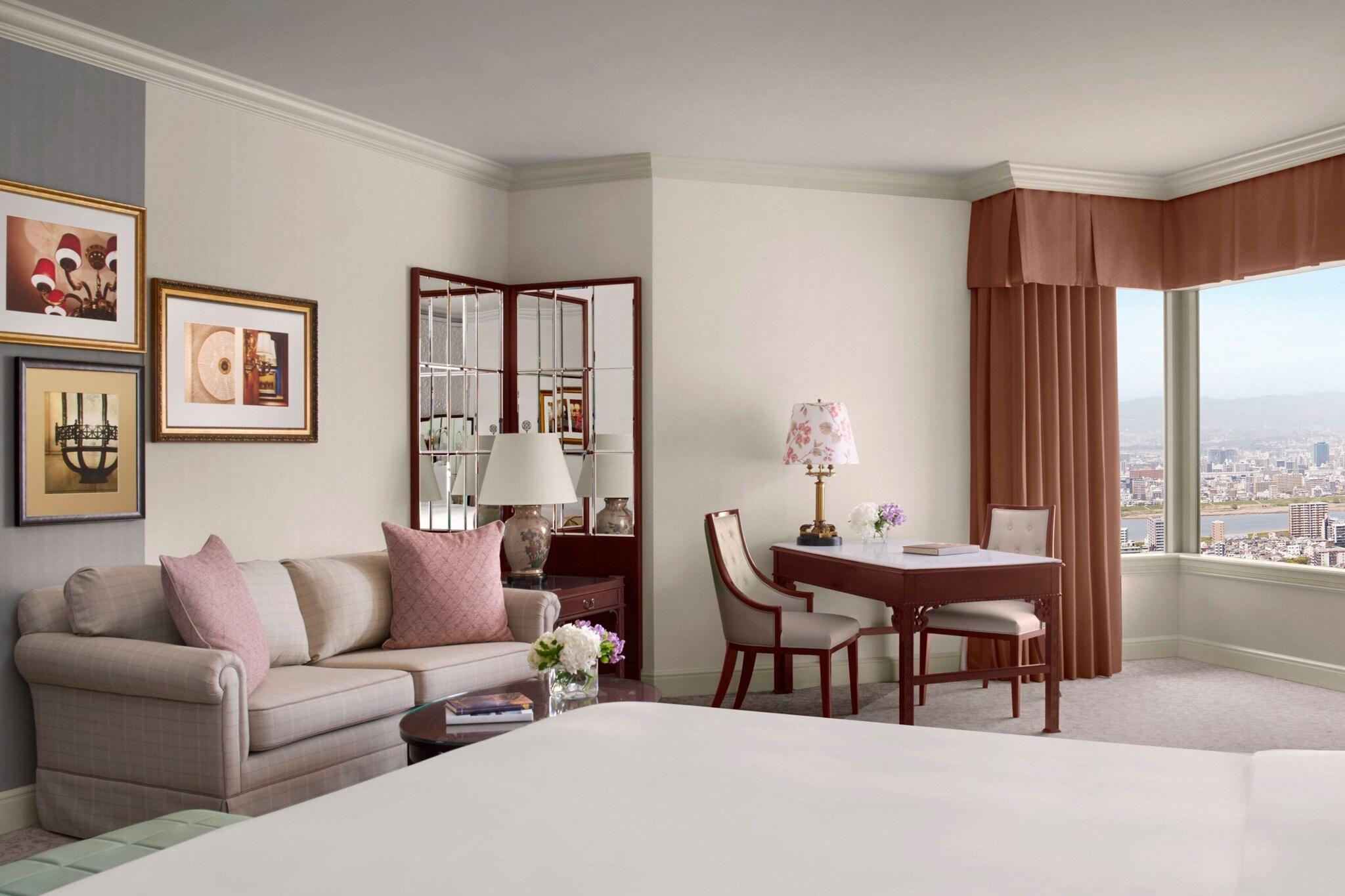 Junior Suite City View King Bed