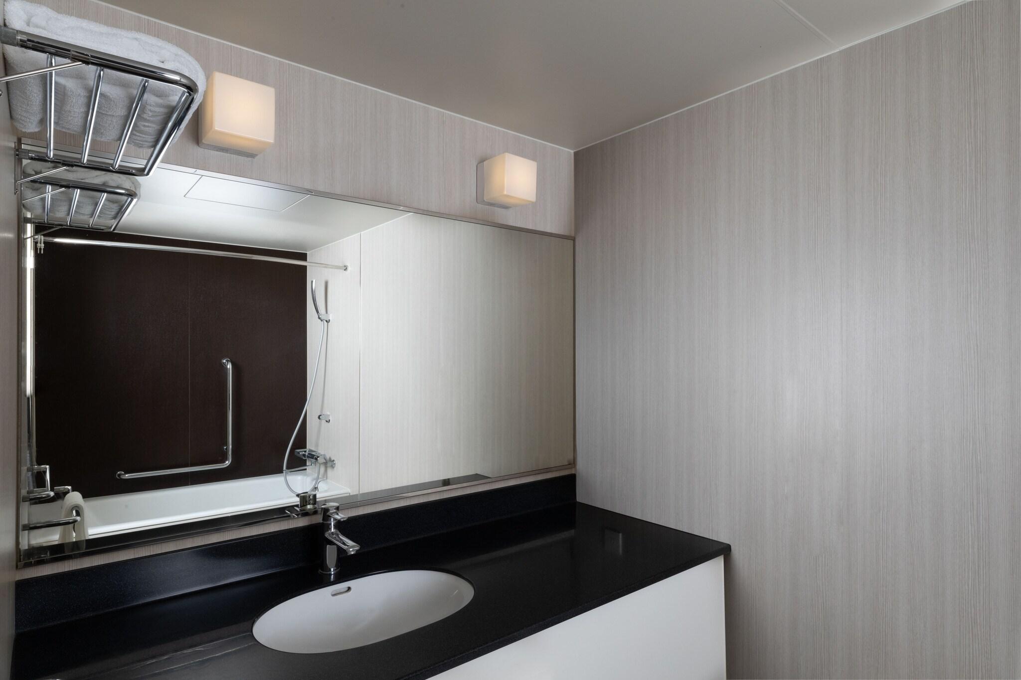 Double Deluxe King Bed