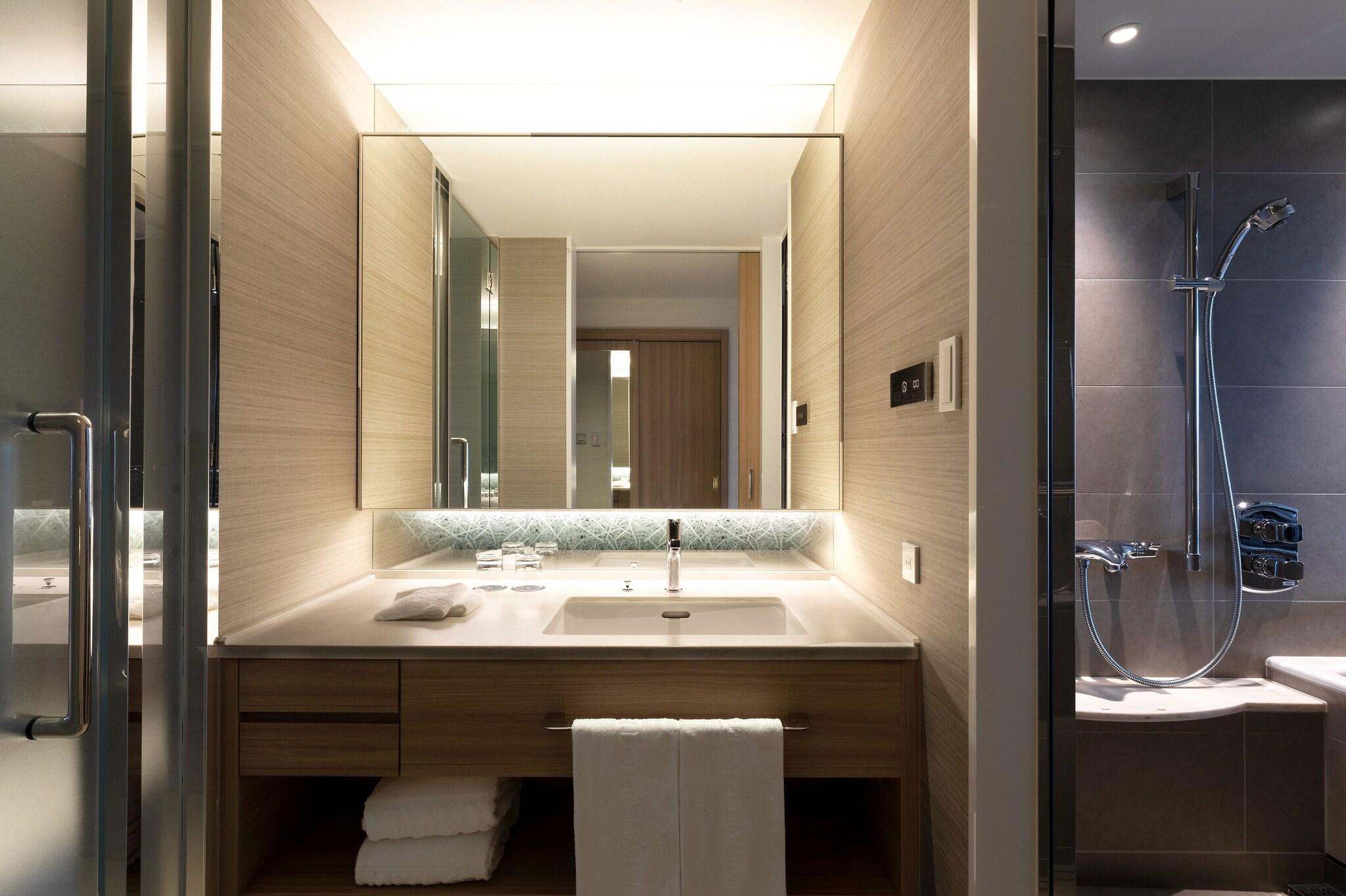 Double Deluxe King Bed