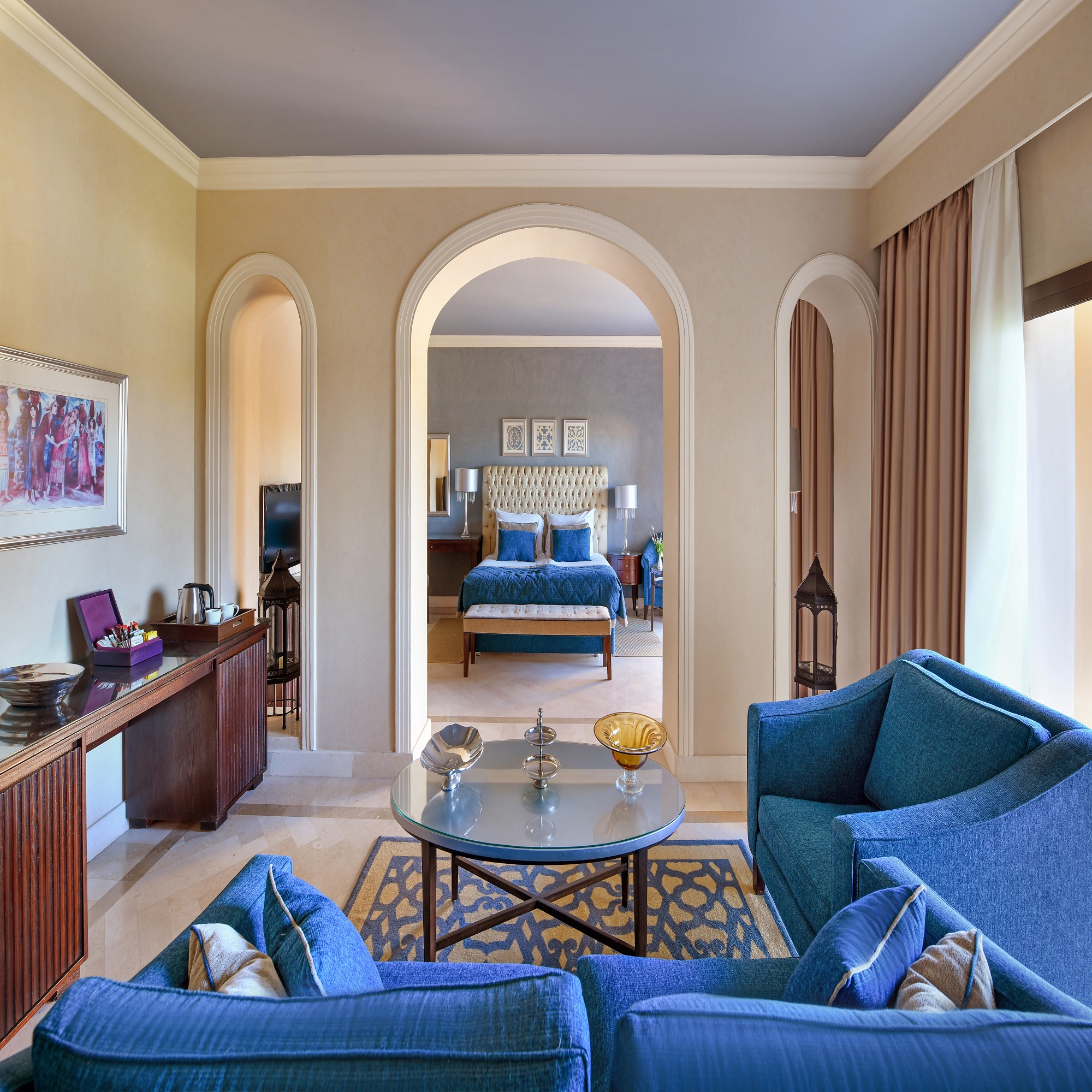 Junior Suite Queen Size Bed