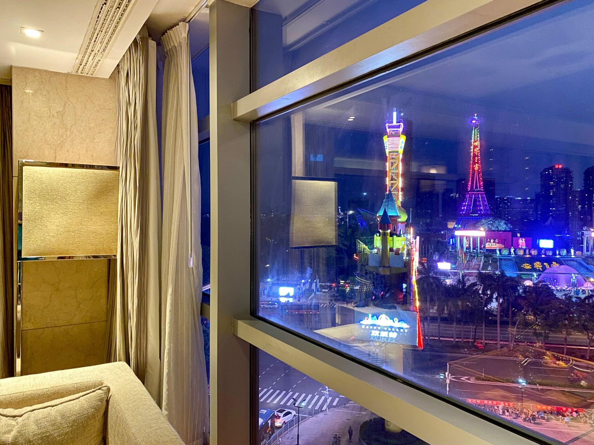 Suite Club City View