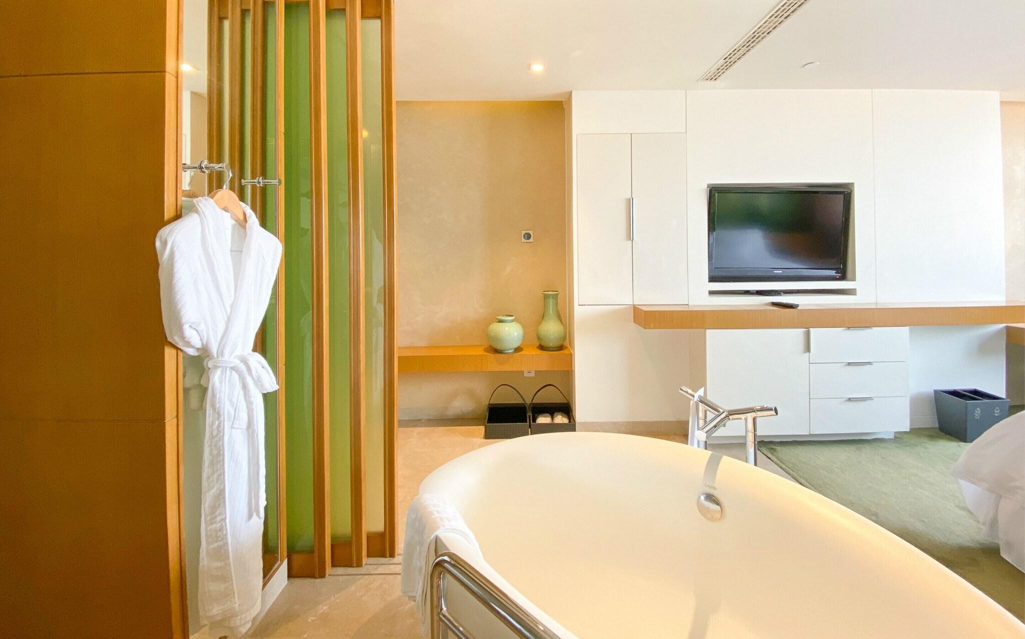 Double City View King Bed