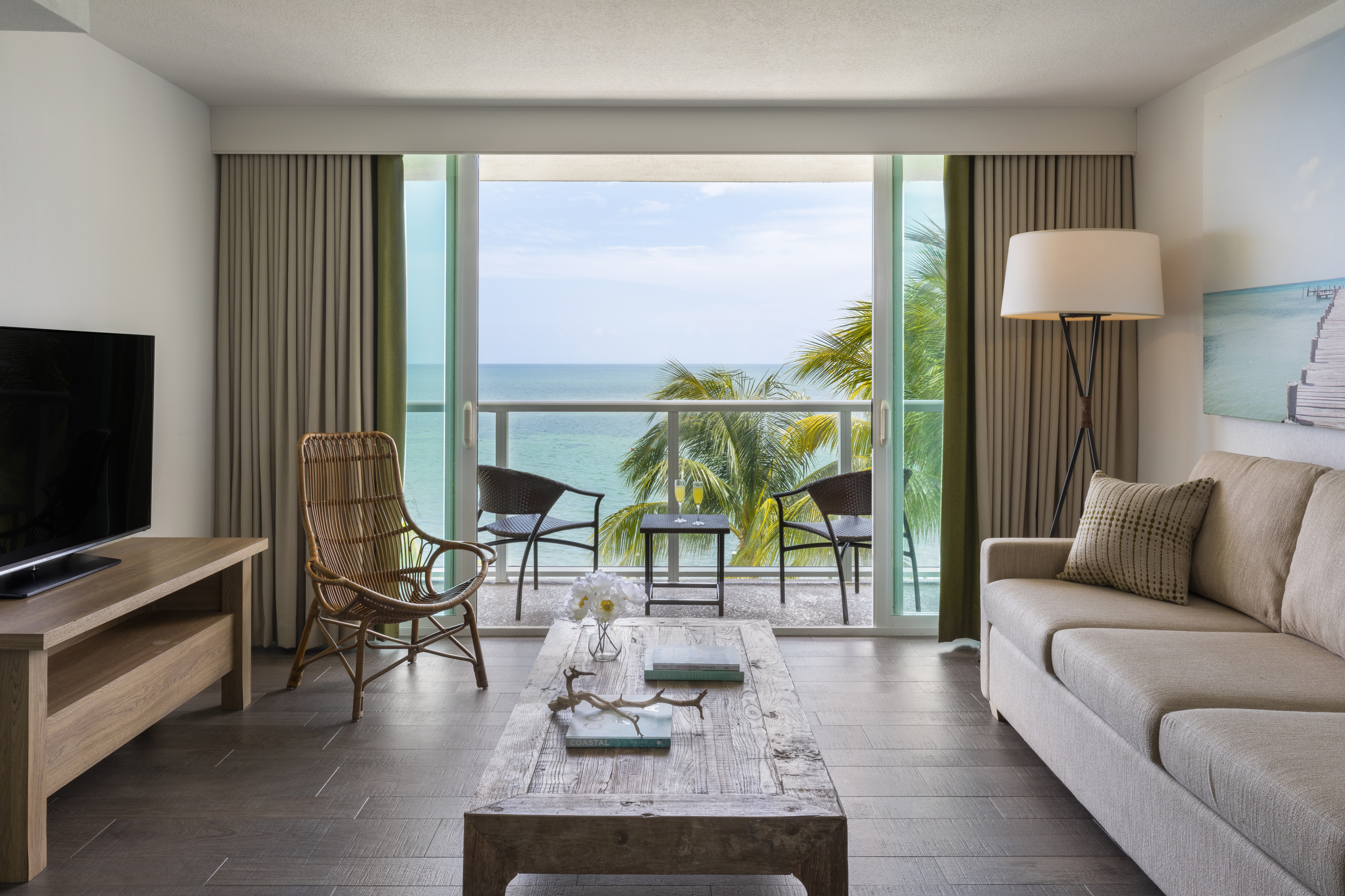 Suite Ocean Front King Bed