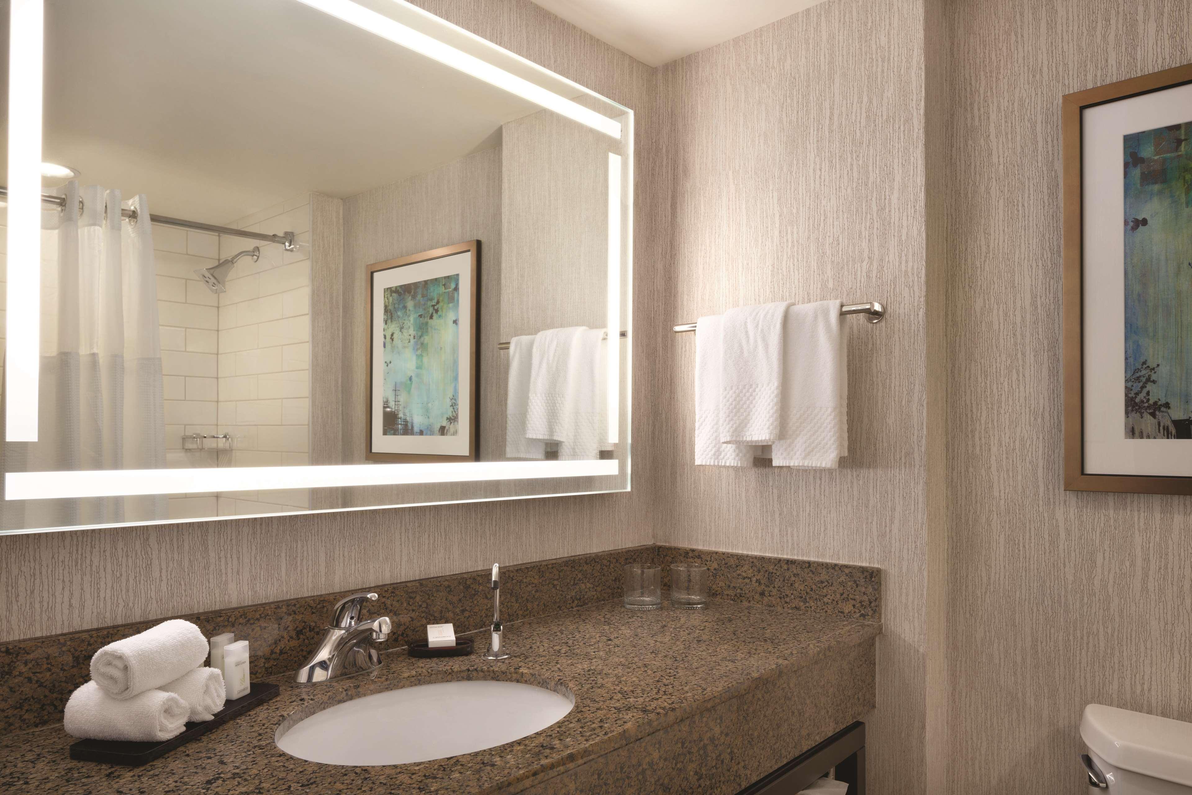 Suite City View King Bed