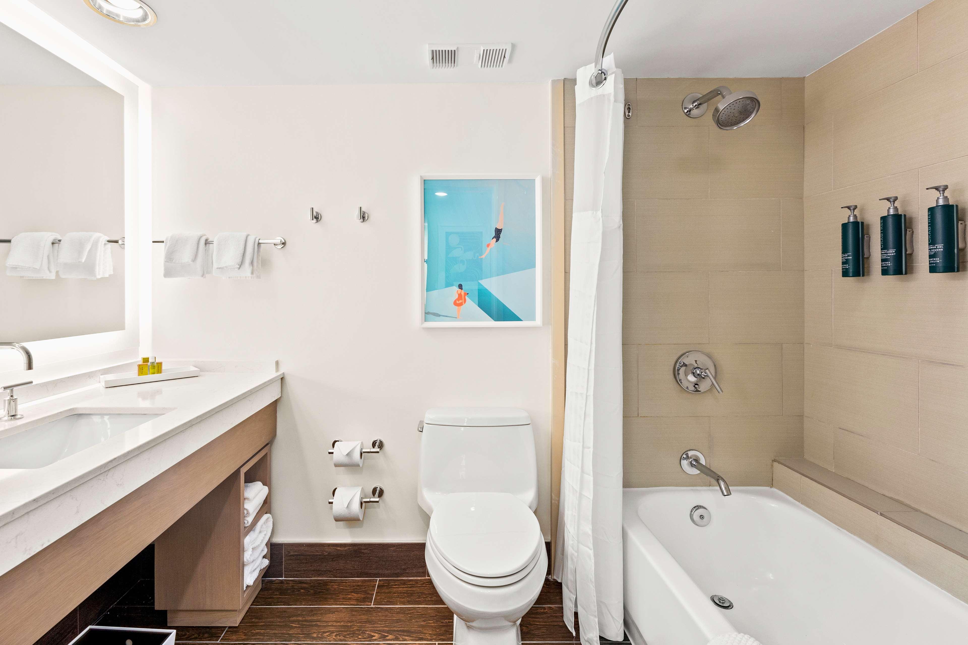 Junior Suite Deluxe Two Queen Beds