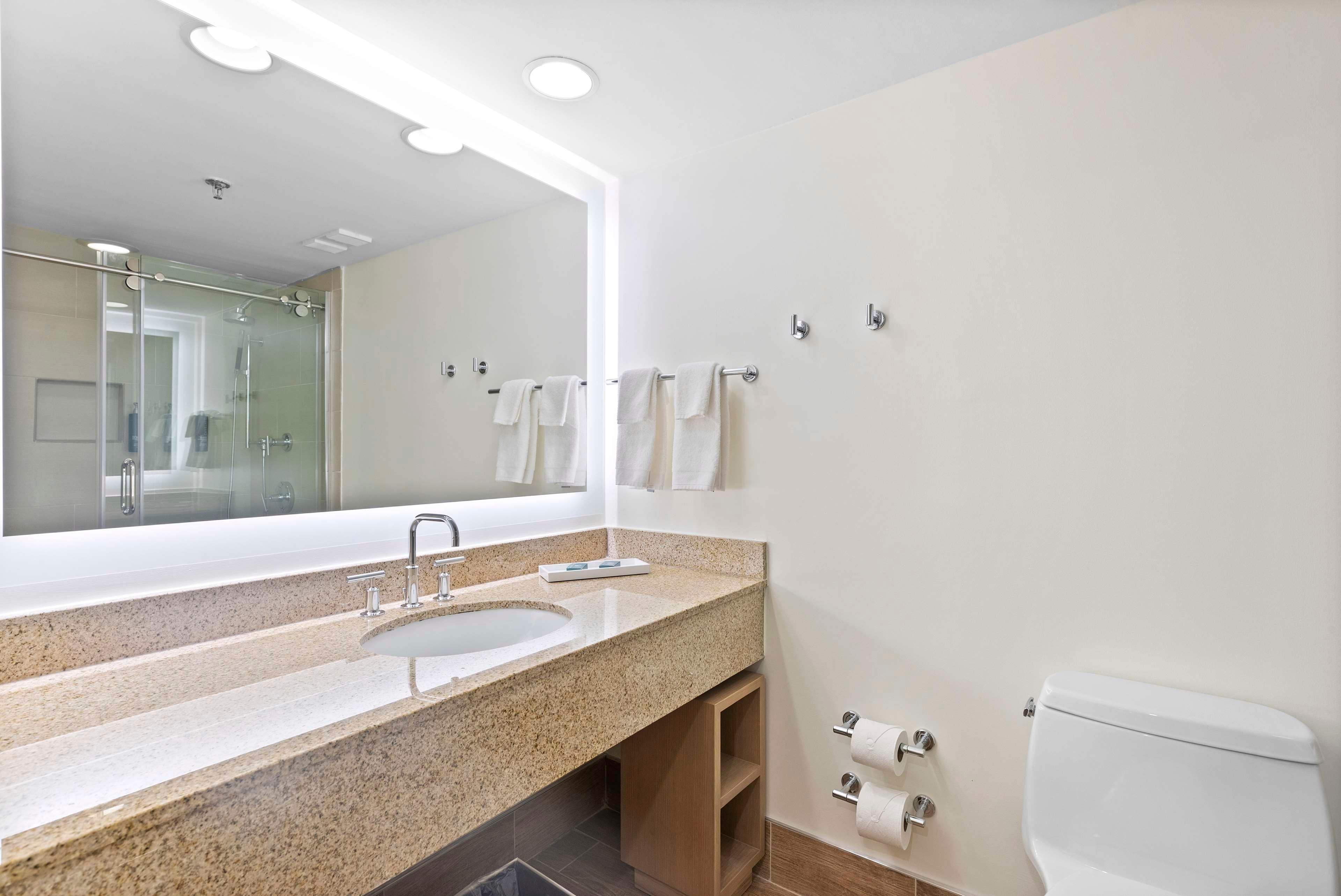 Junior Suite Deluxe King Bed