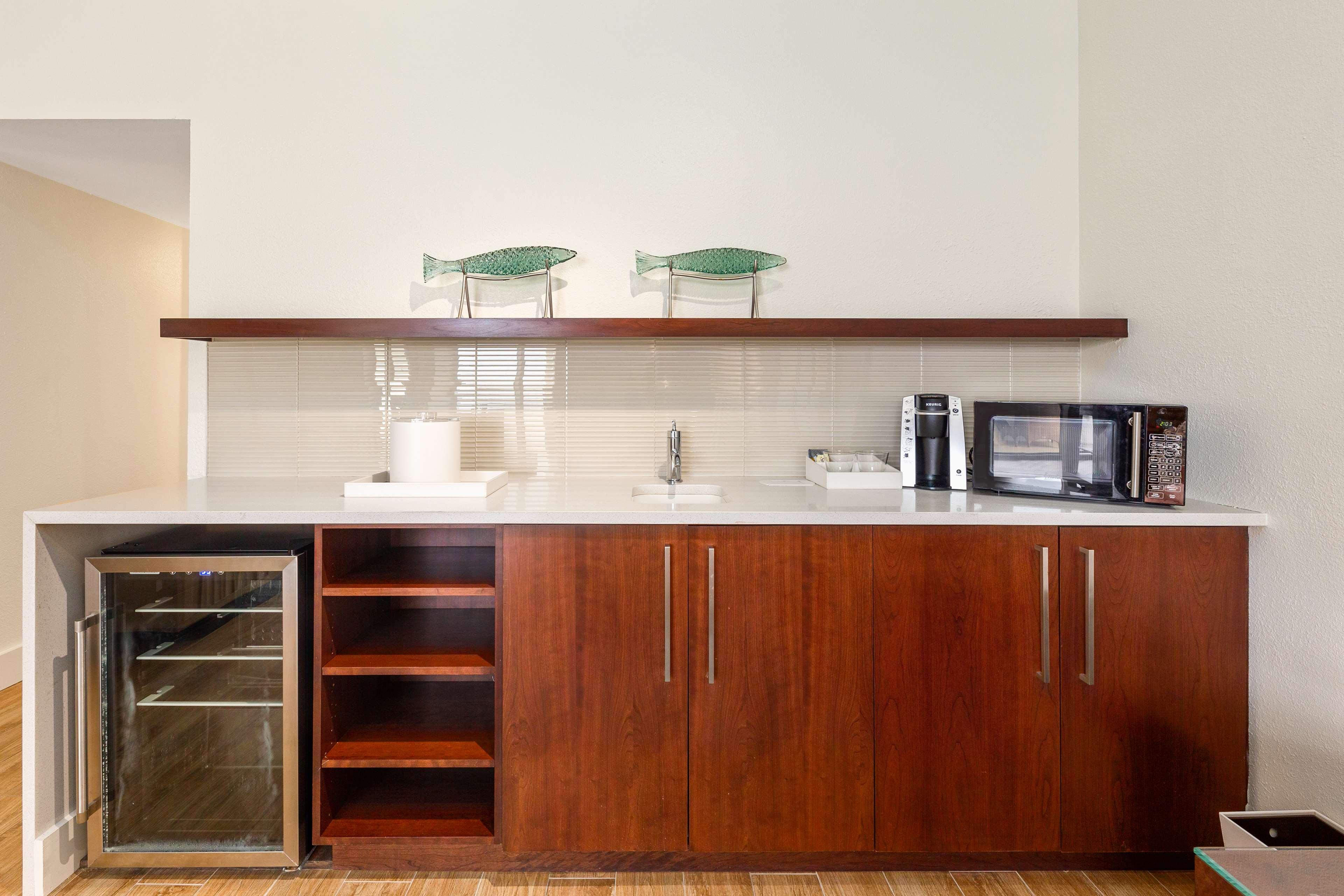 Family Room Deluxe King Bed