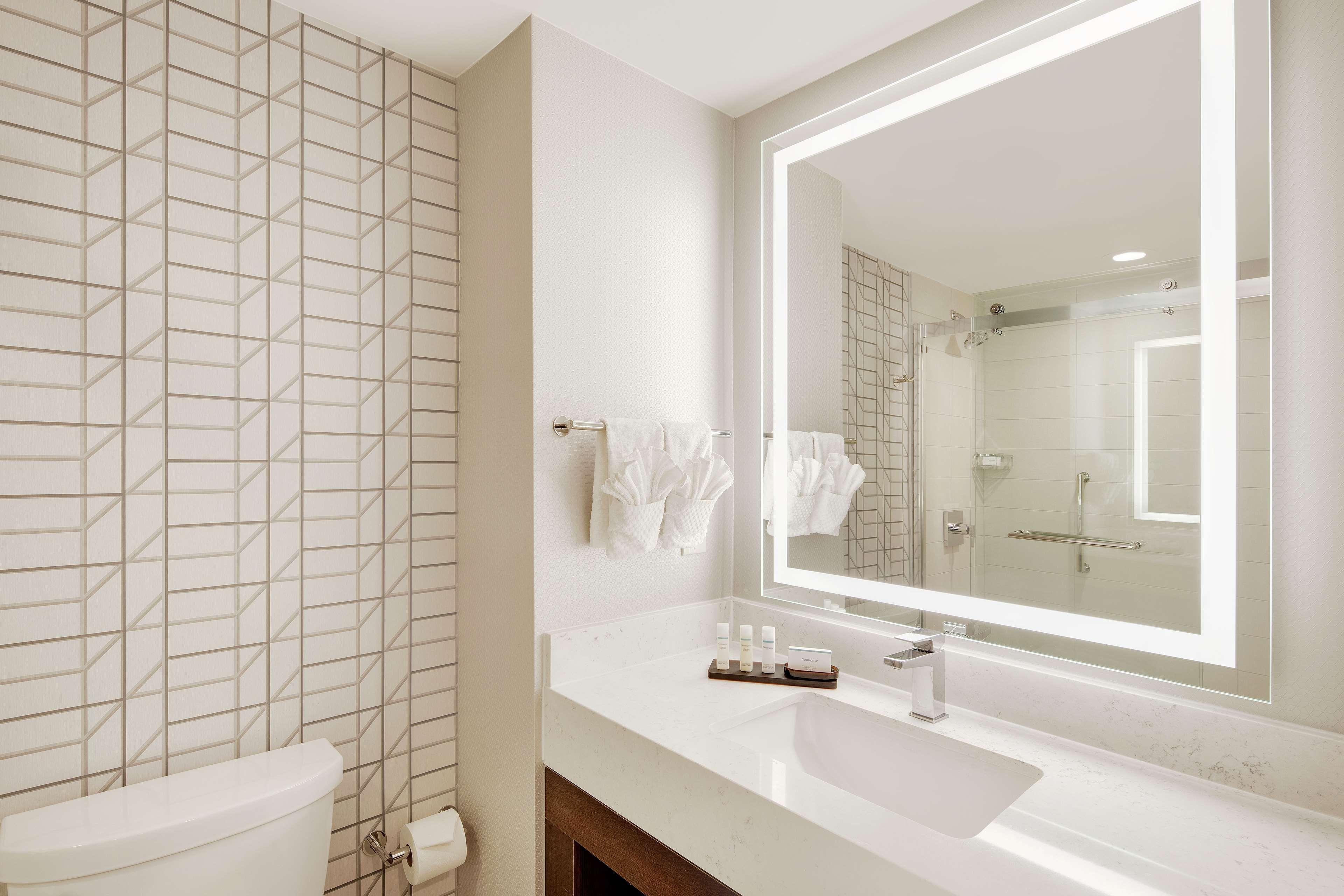 Studio Accessible King Size Bed