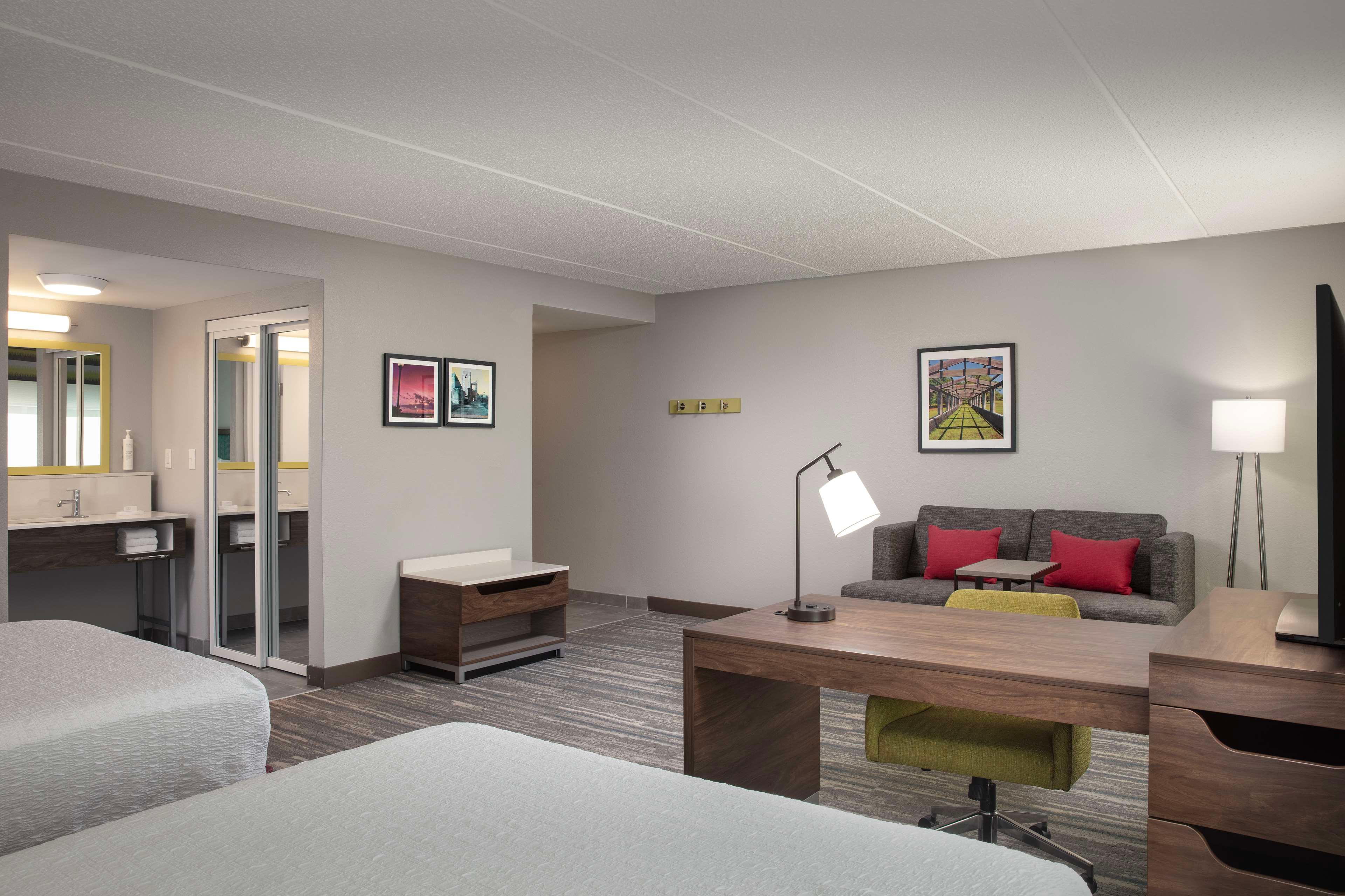 Studio Two Queen Beds