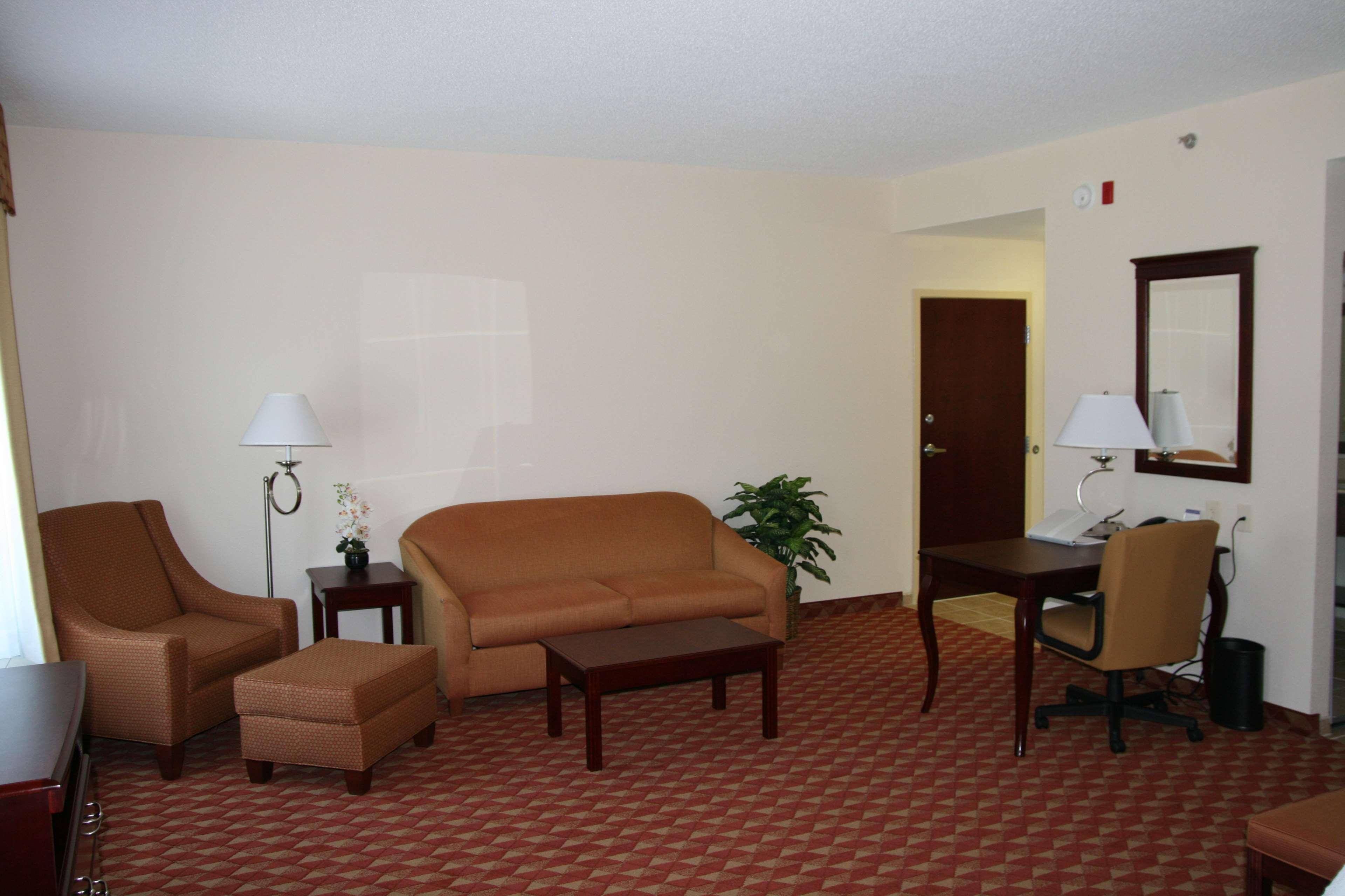 Studio Two Queen Beds Non Smoking