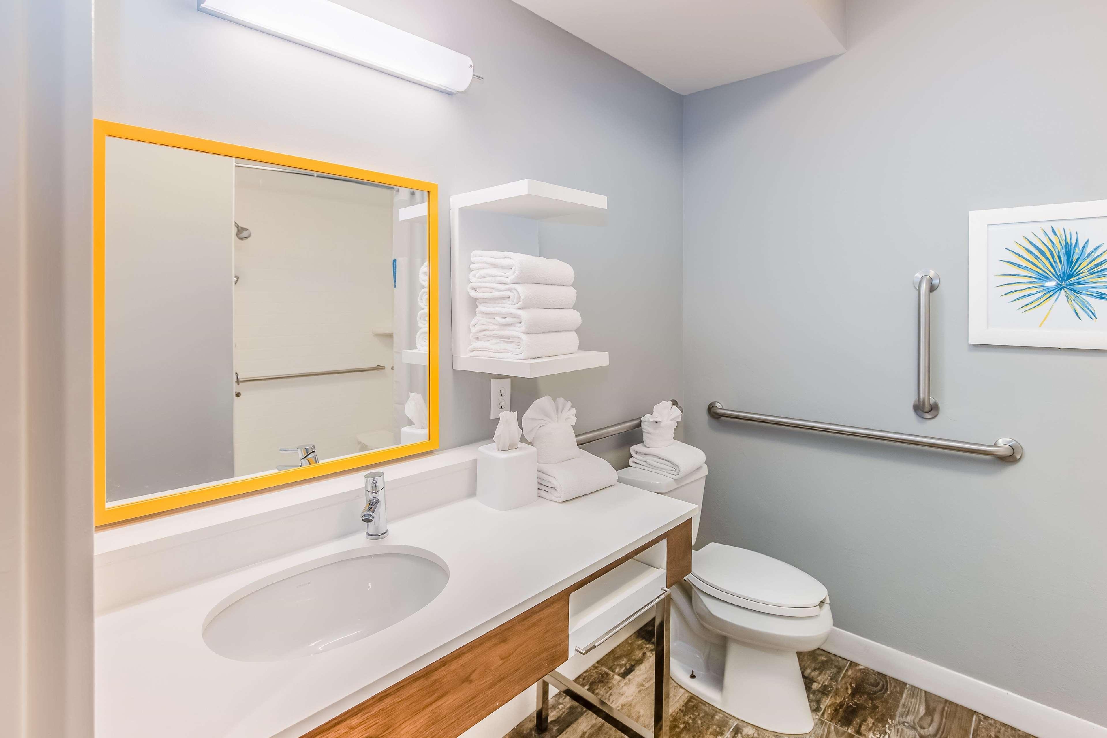 Double Pool View King Bed