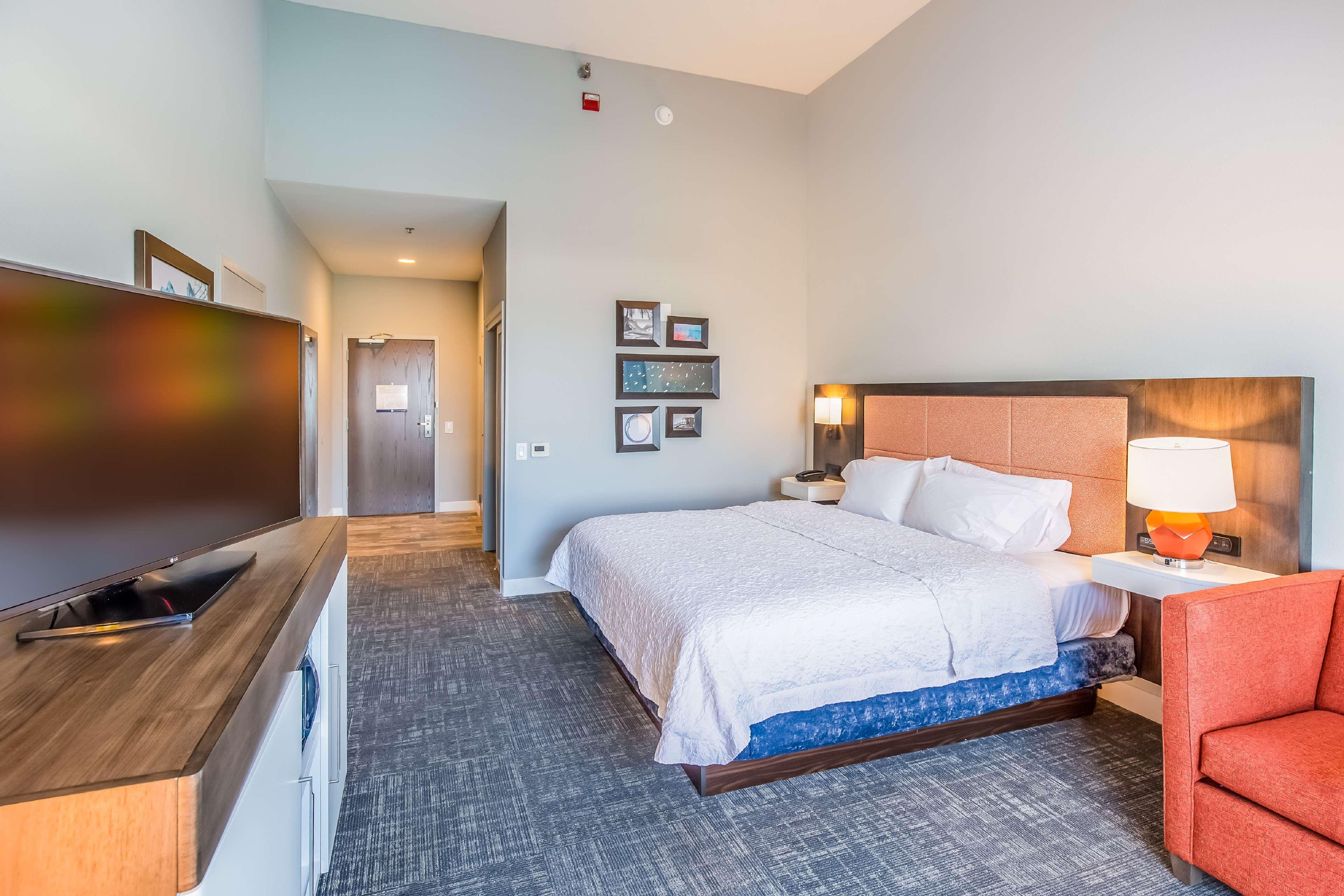 Double Pool View King Bed