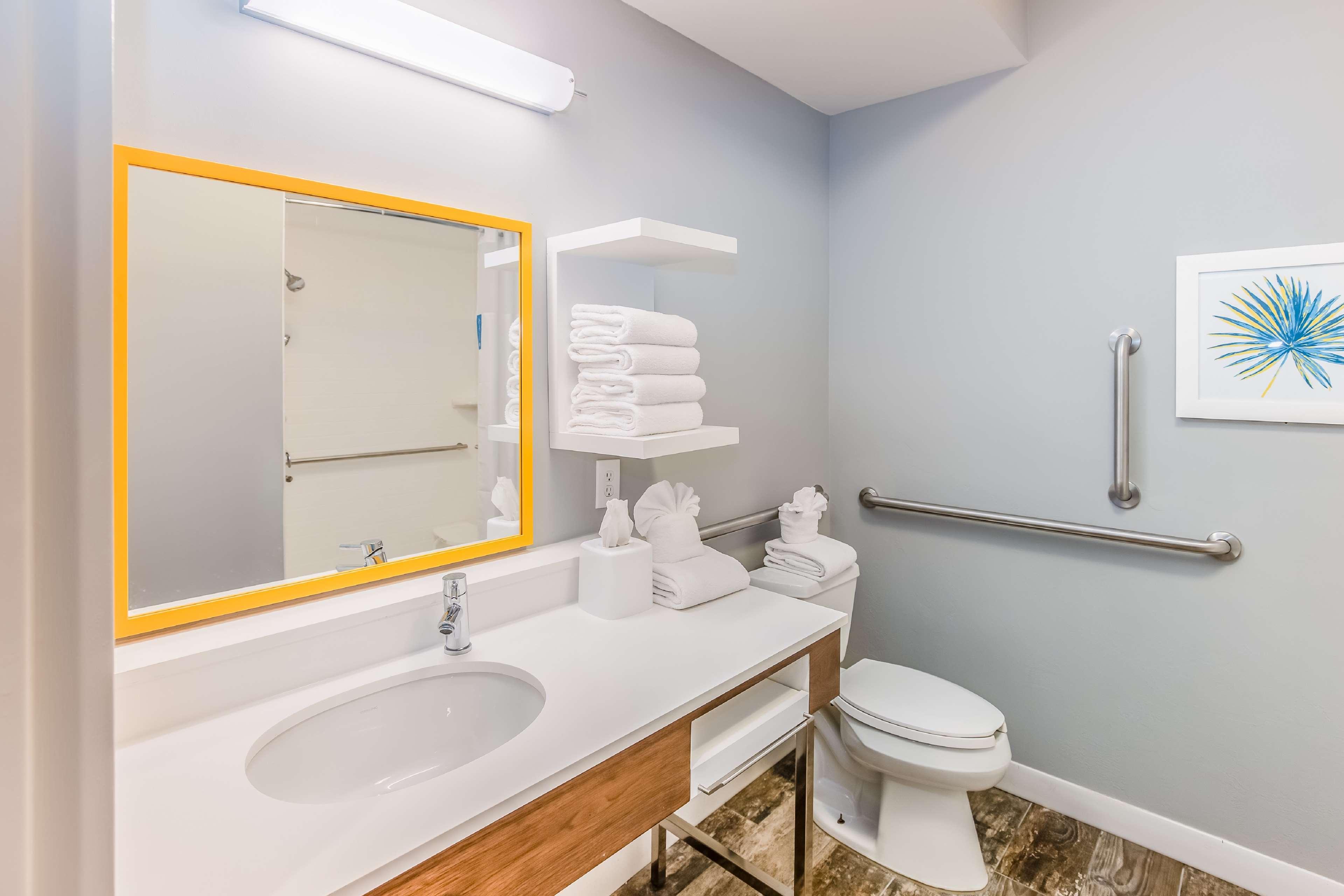 Double Pool View King Bed