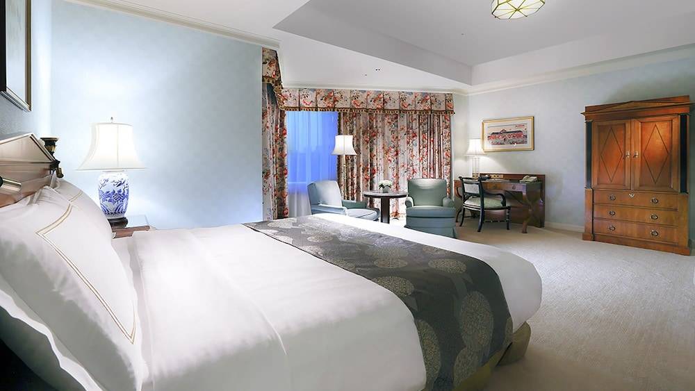 Twin Deluxe King Bed