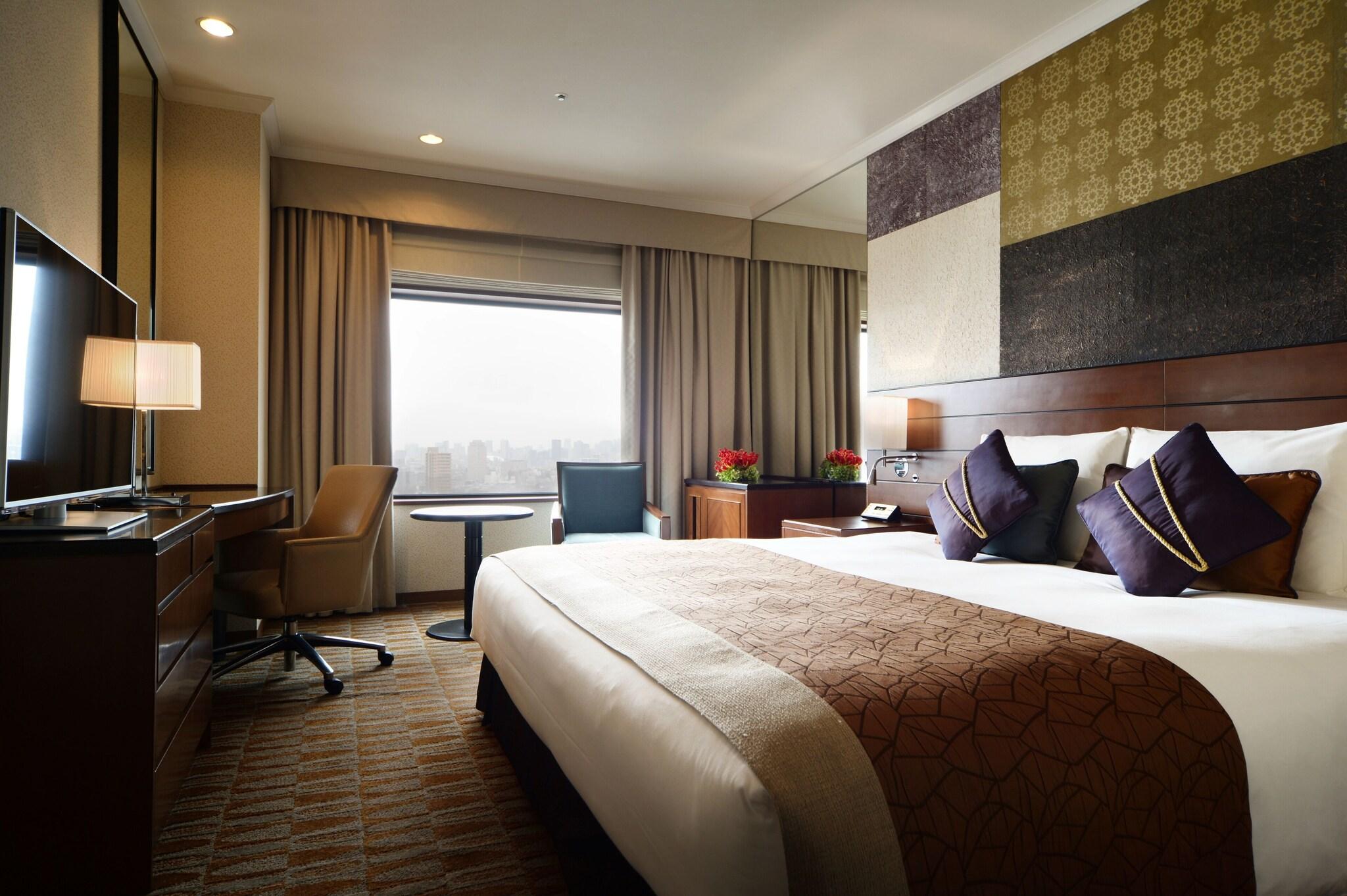 Double City View Queen Bed