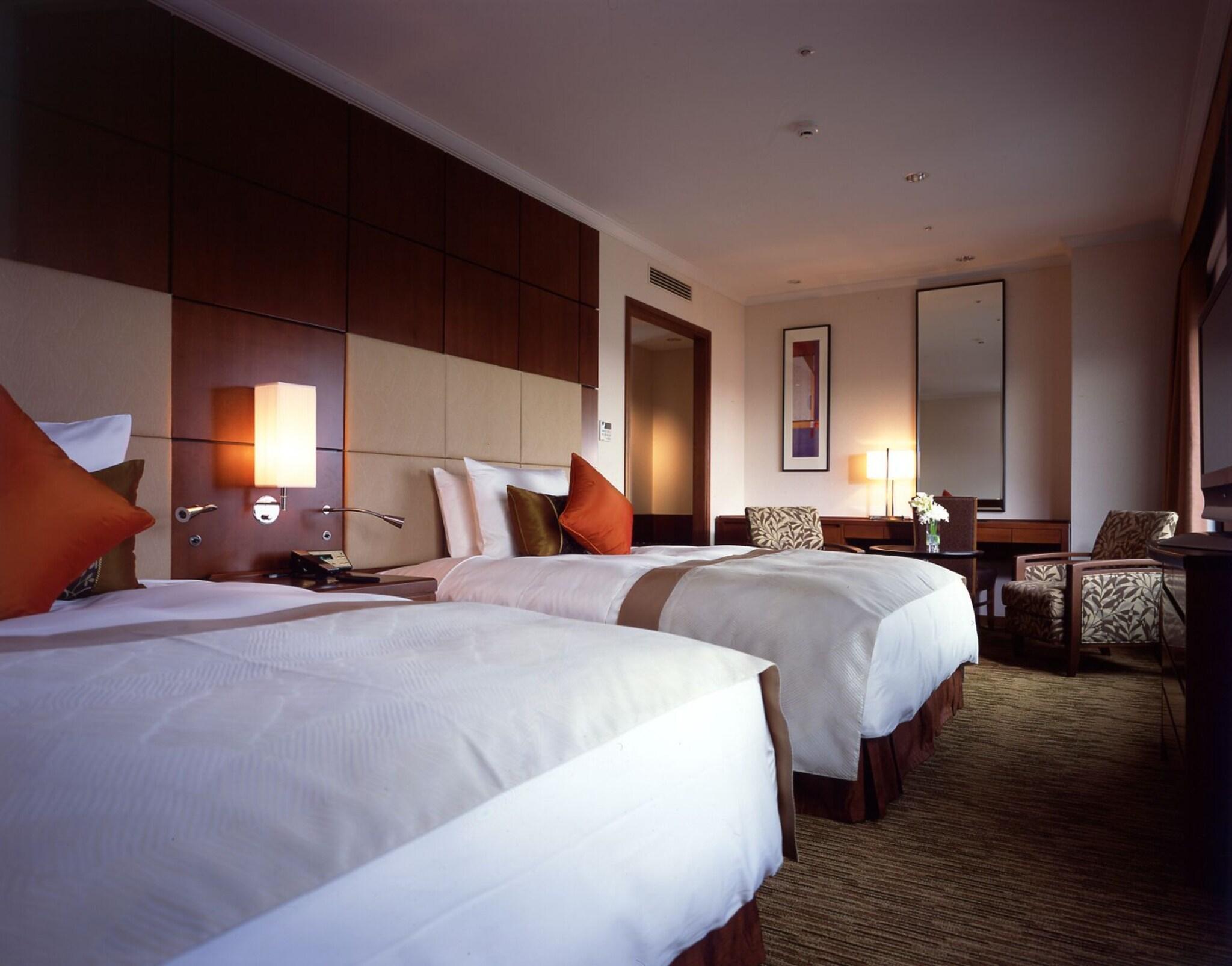 Double City View Queen Bed