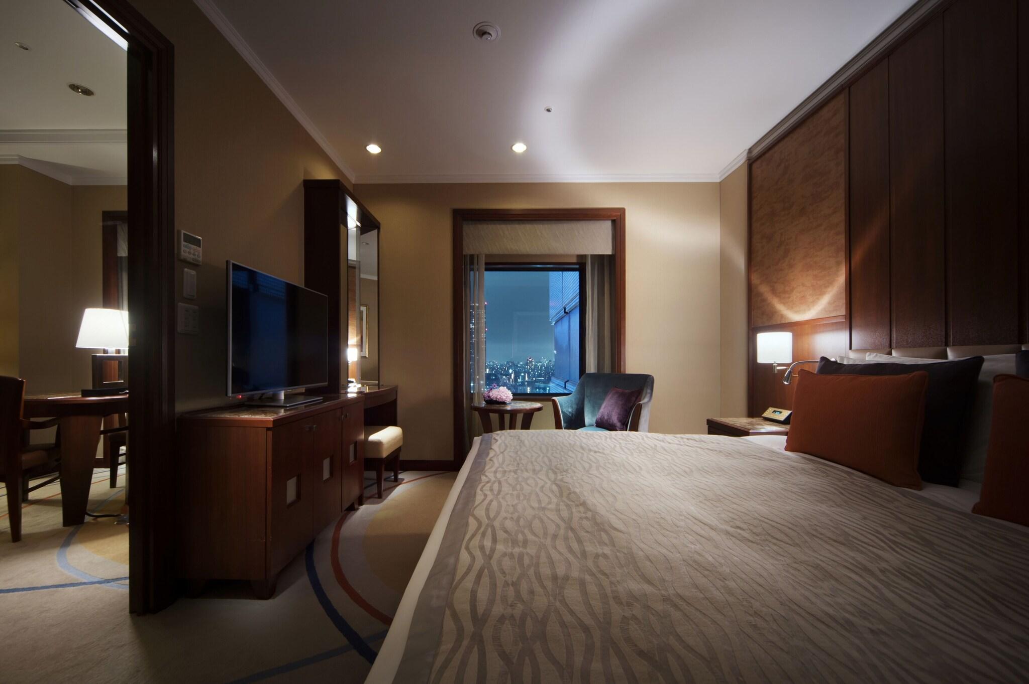 Double City View Queen Bed