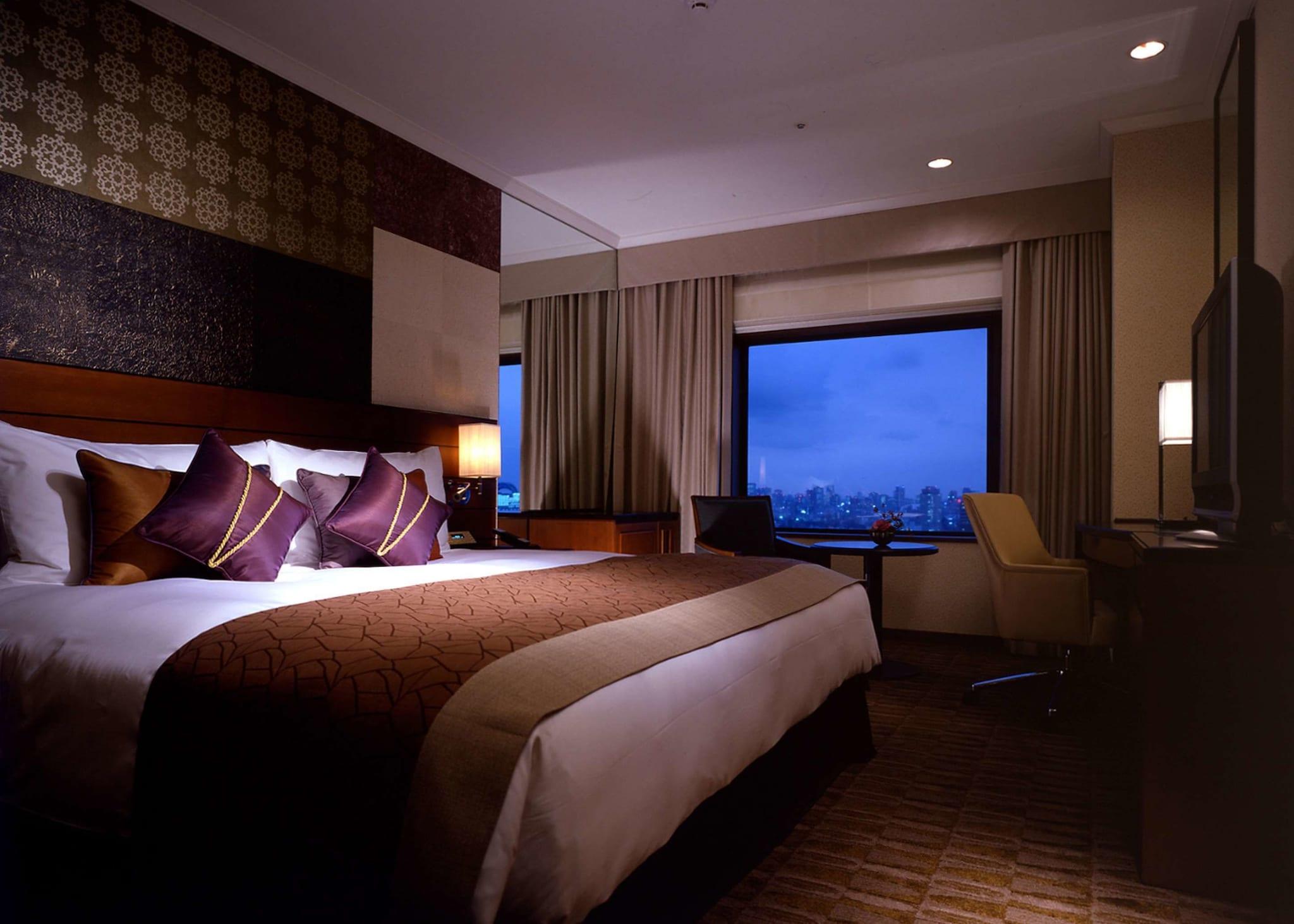 Double Executive Queen Bed